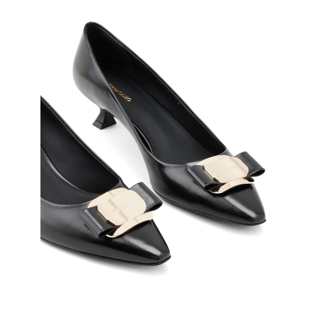 Ferragamo New Vara leather pumps 01H450768707001-P25