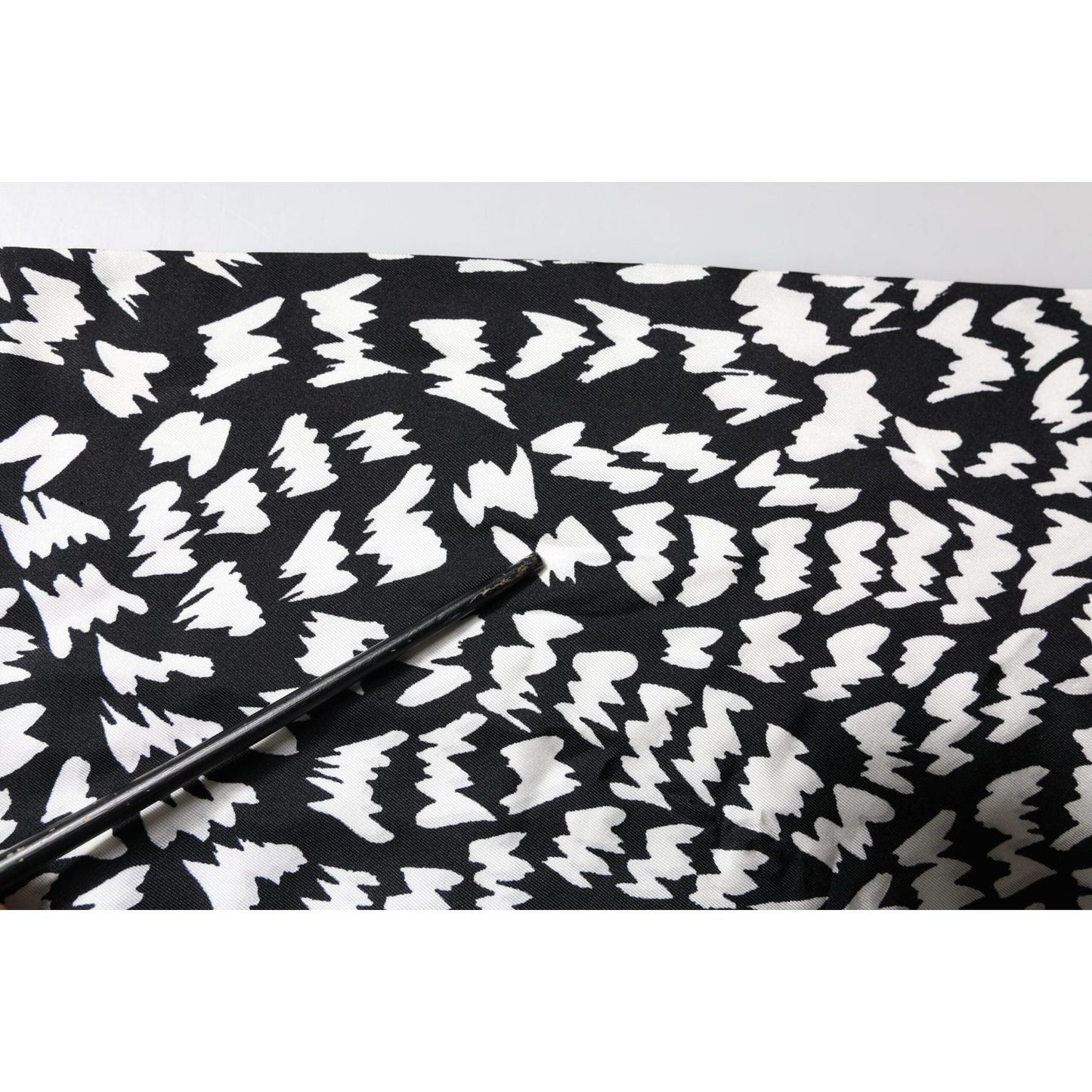 Dolce & Gabbana Black White Patterned Fringes Shawl Scarf MS7157