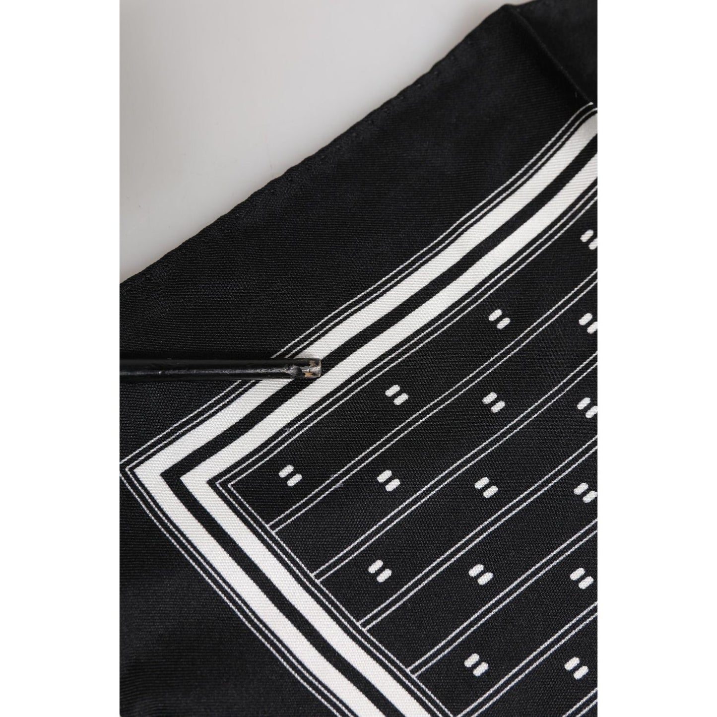 Dolce & Gabbana Black White Printed Silk Square Foulard Scarf MS7254