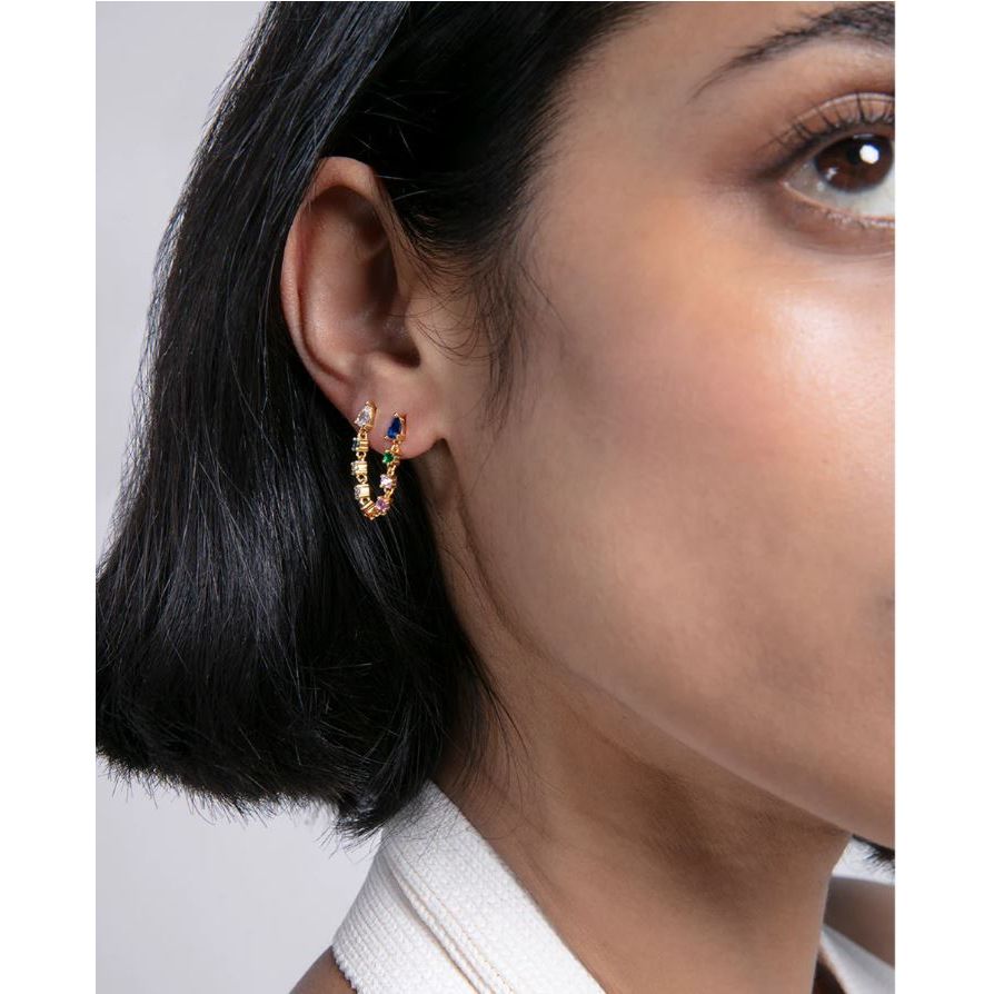 Close-up of woman wearing VICEROY JEWELS Mod. 9132E100-39 earrings, silver 925°, elegant multicolor design.