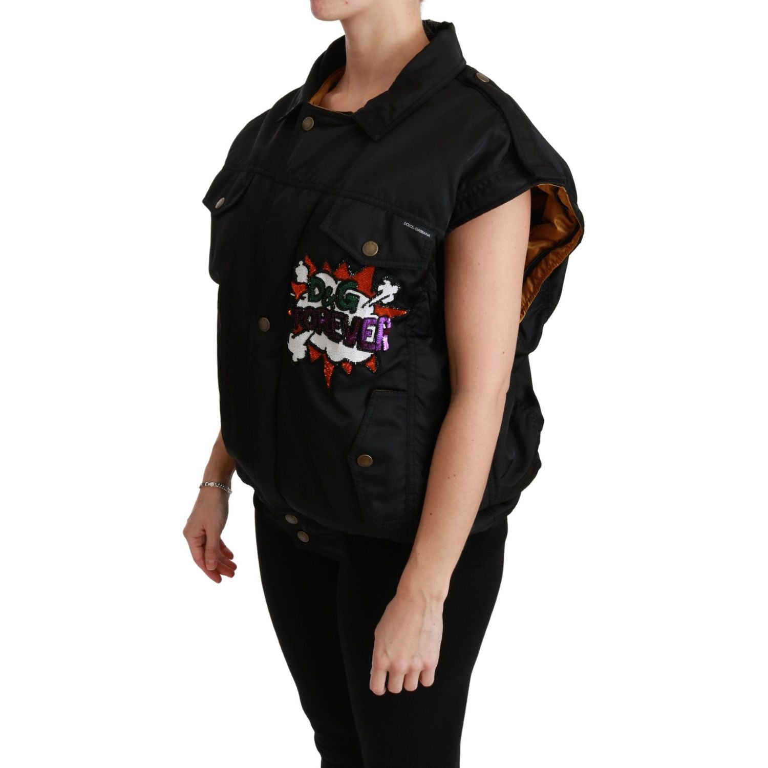 سترة بومبر سوداء أنيقة من دولتشي آند غابانا مع ميزات قابلة للفصل