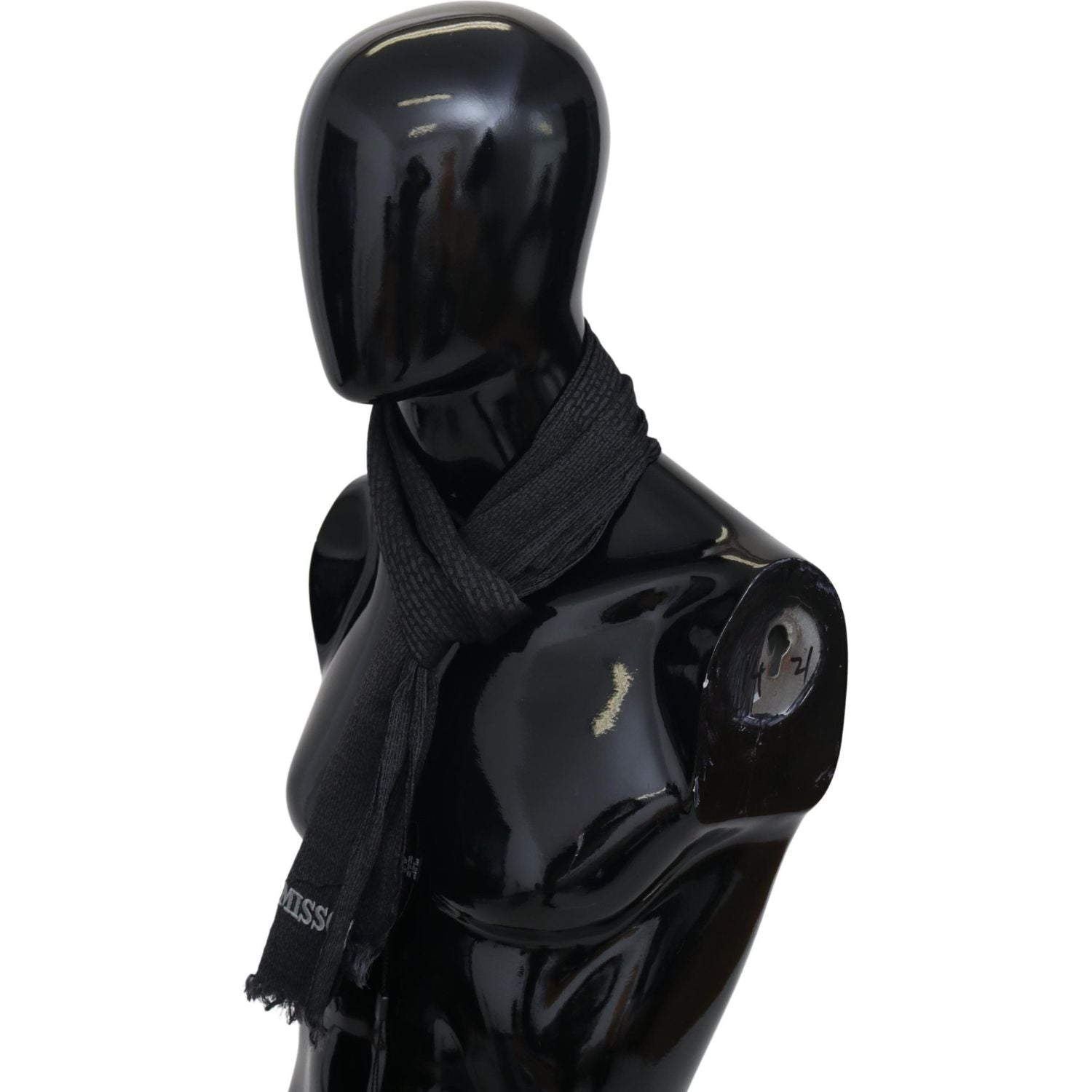 优雅黑色羊毛流苏围巾