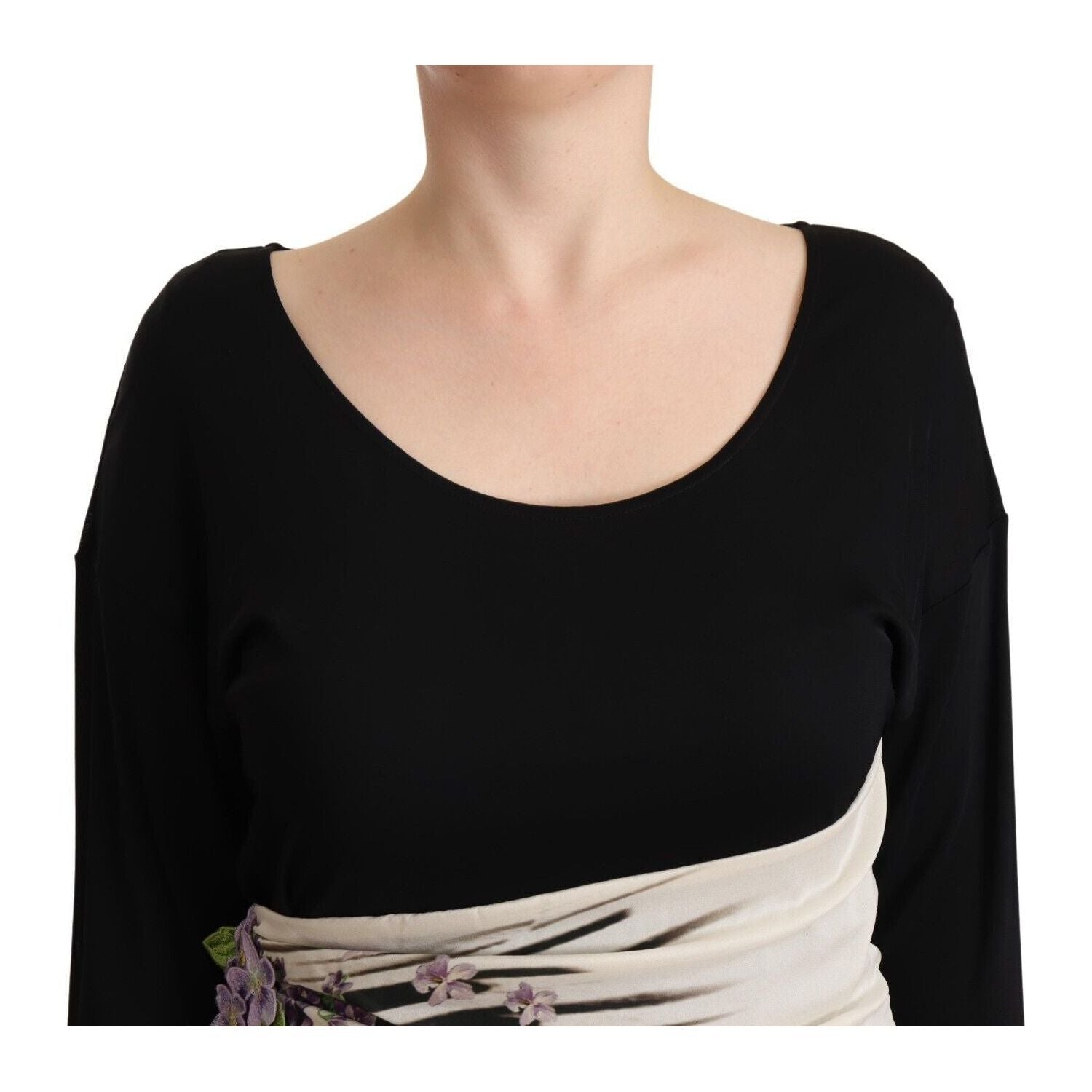 فستان روبرتو كافالي الأنيق بأكمام طويلة ورقبة القارب