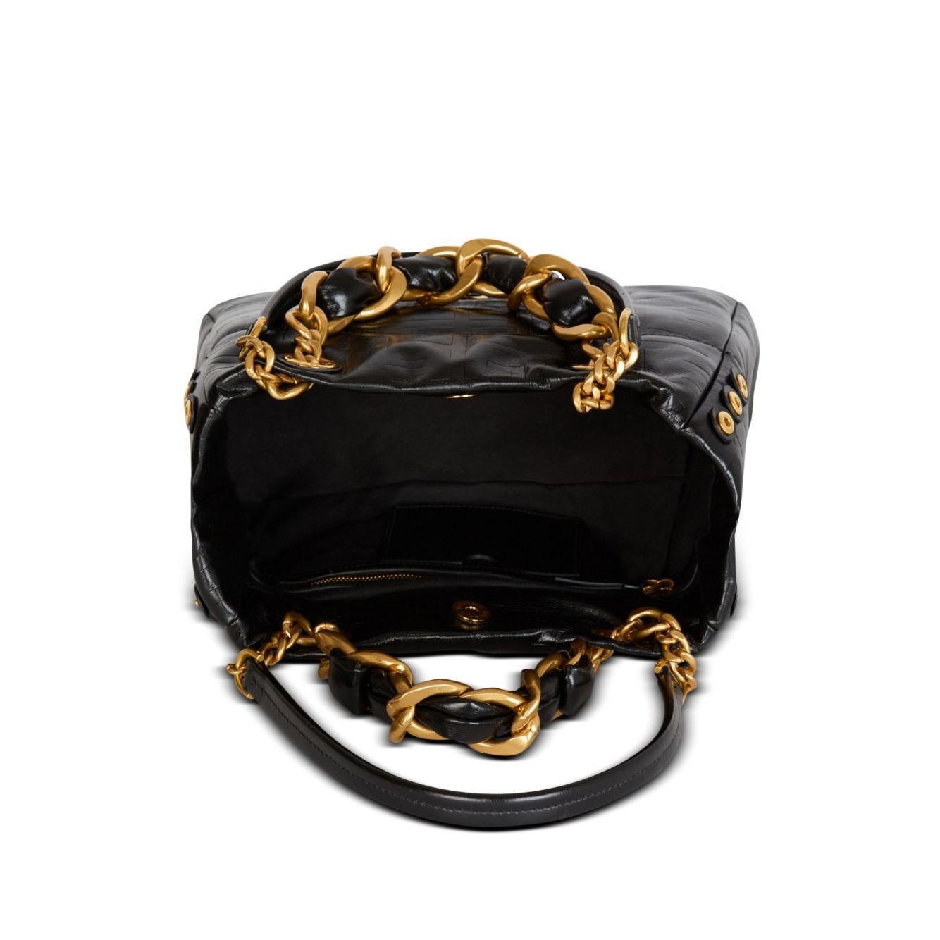 Front view with bag zipped and handles upright.
