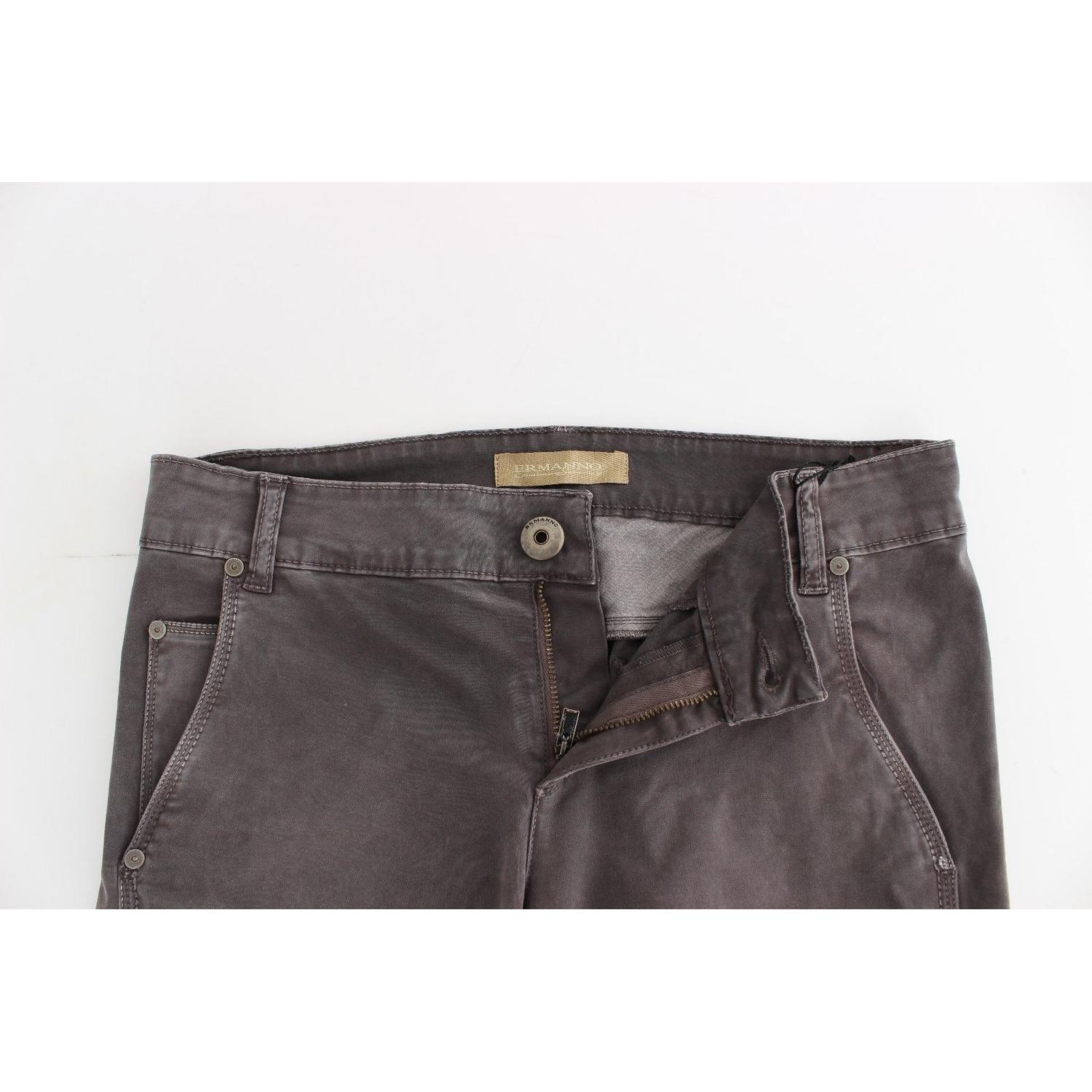 别致的灰色修身牛仔裤 - 优雅与舒适的完美结合