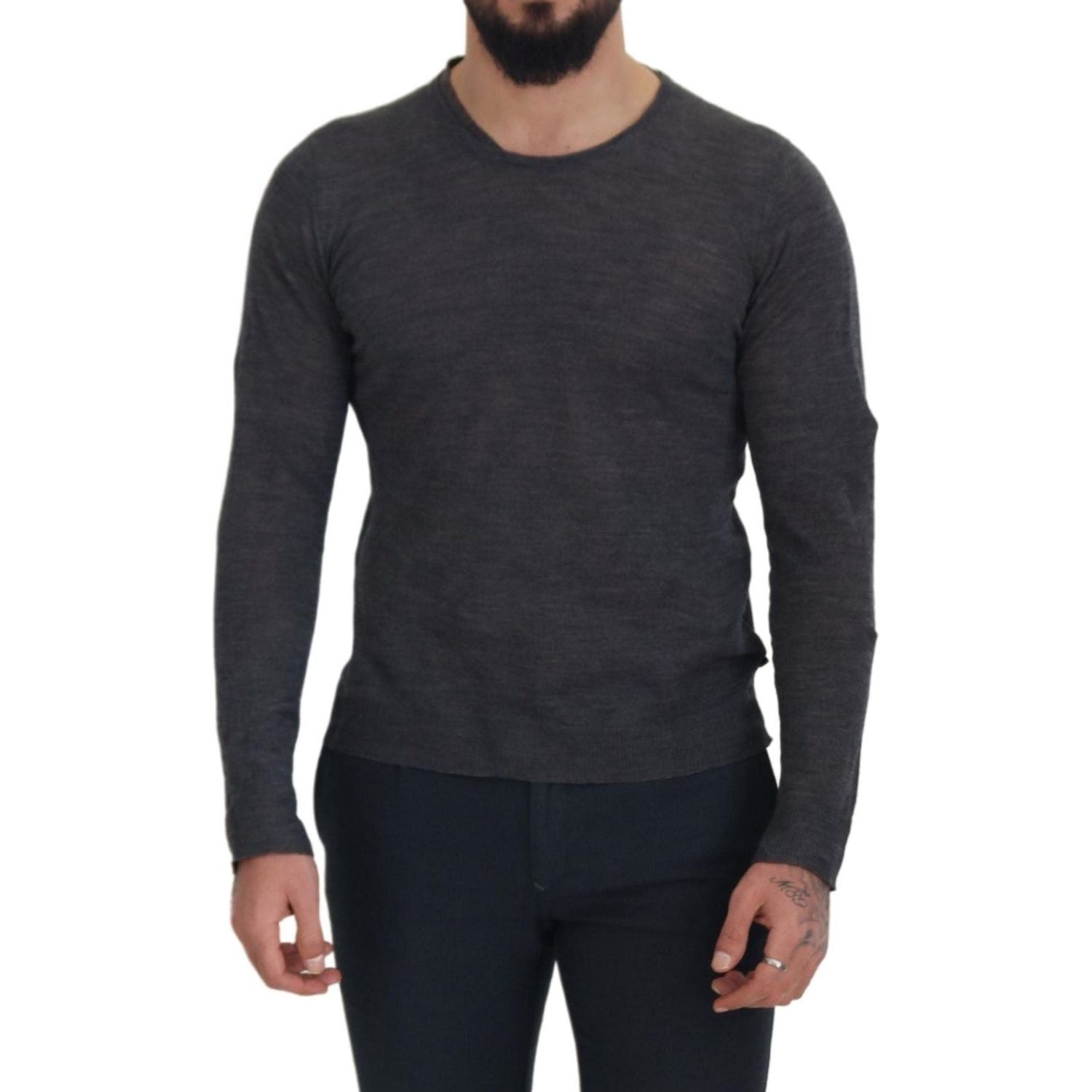 光滑灰色圆领套头衫