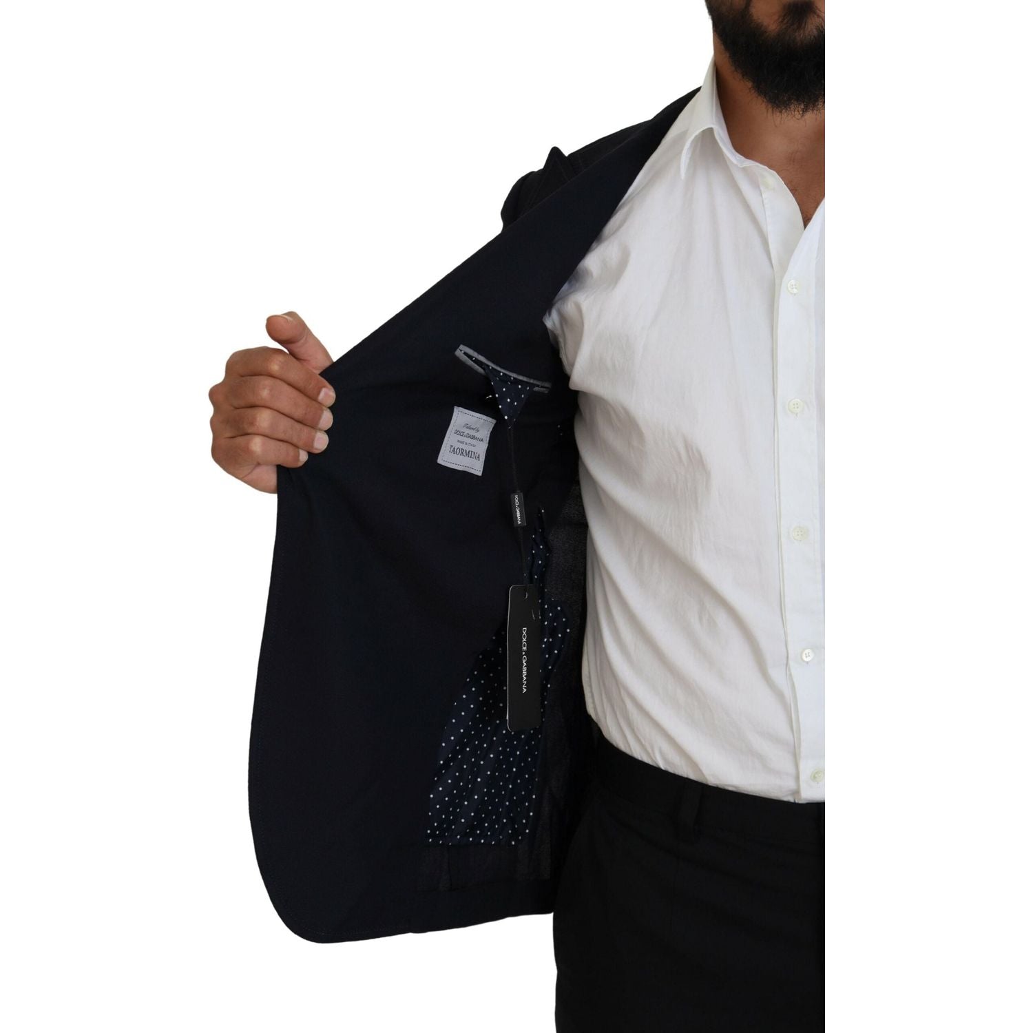 优雅的黑色单排扣西装外套