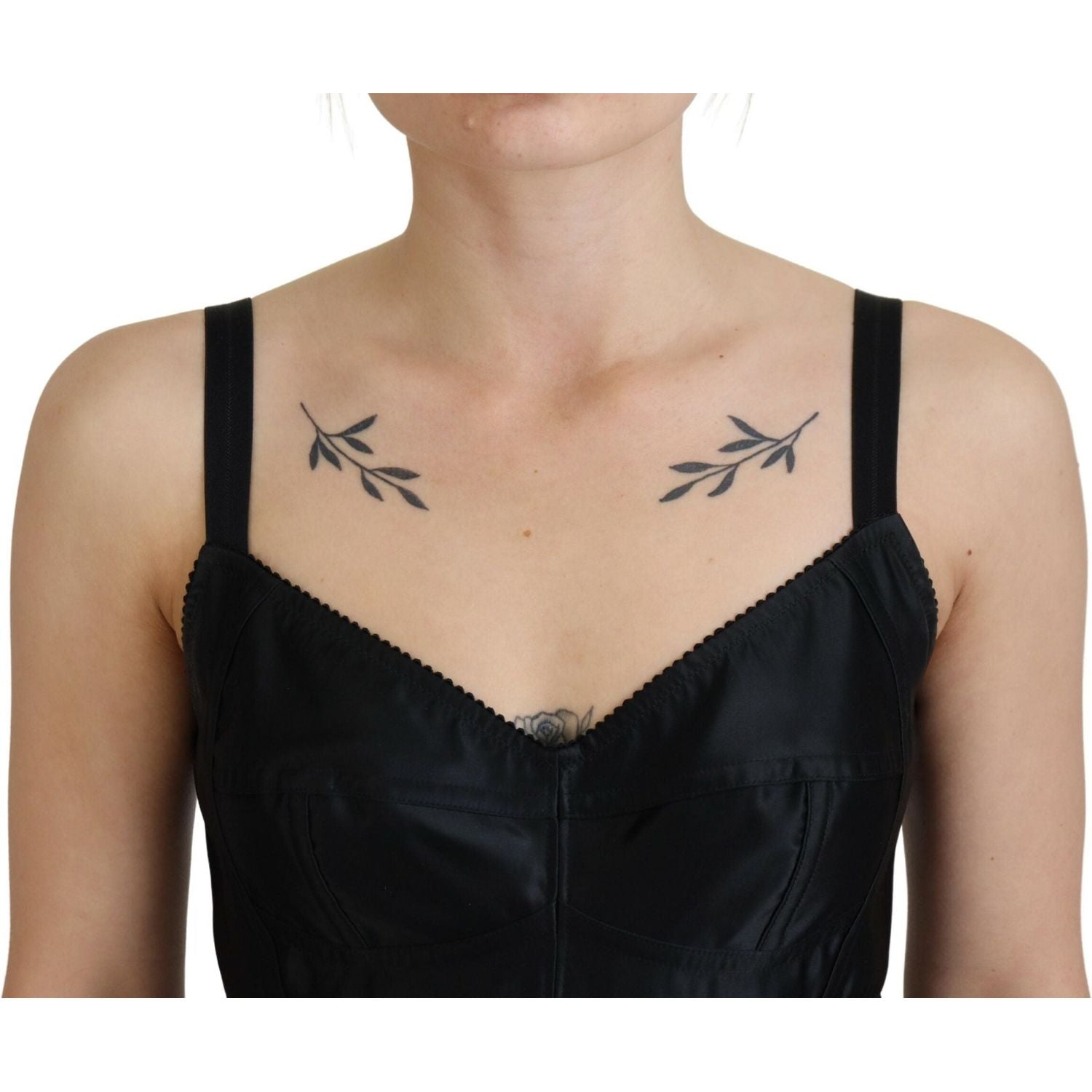 优雅黑色紧身 A 字型迷你连衣裙