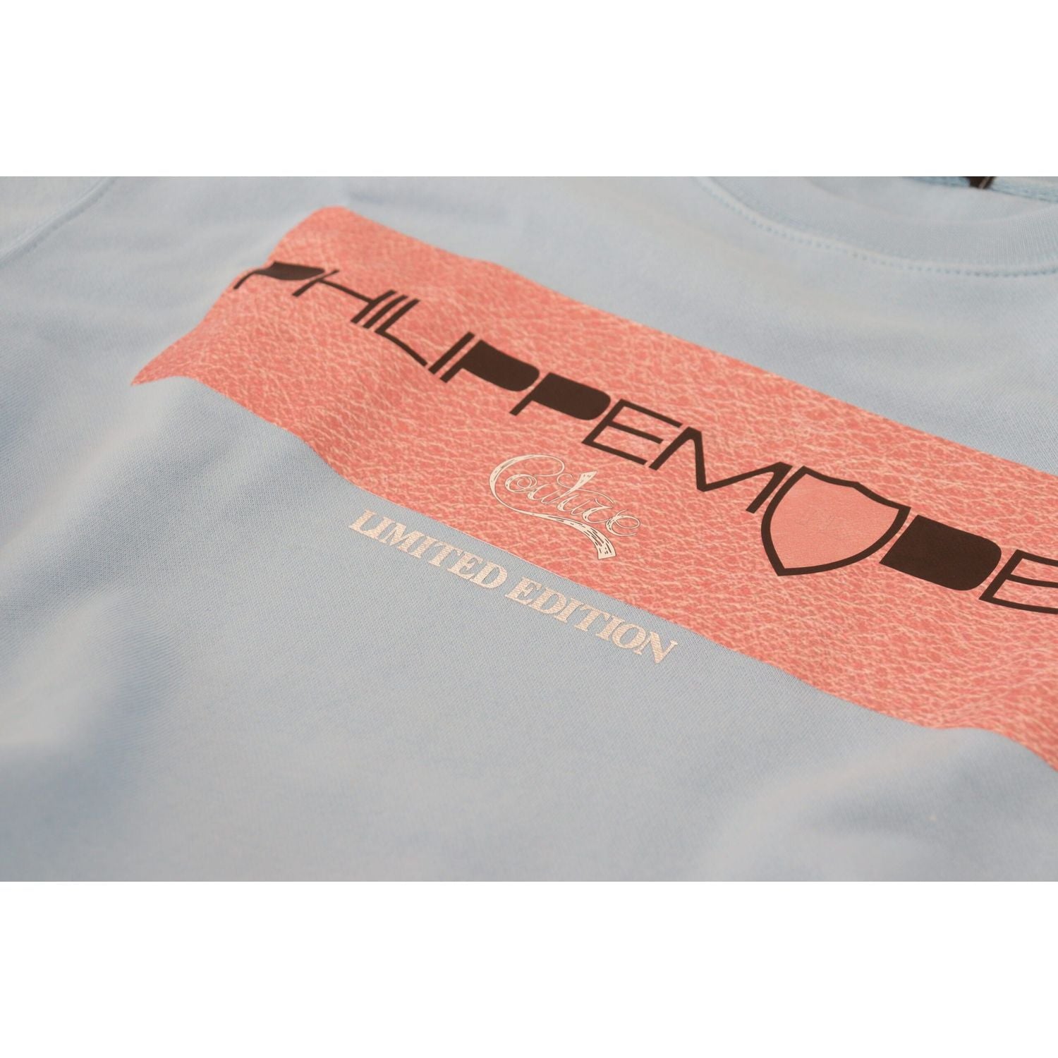 优雅浅蓝色长袖毛衣