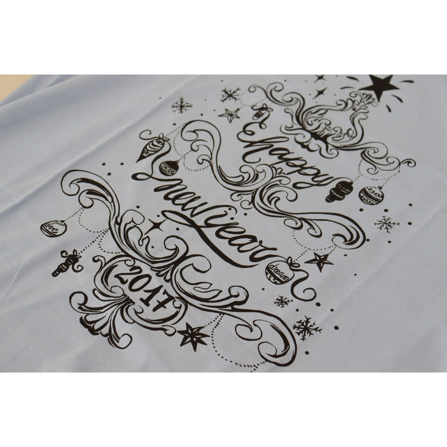 优雅浅蓝色棉质 T 恤