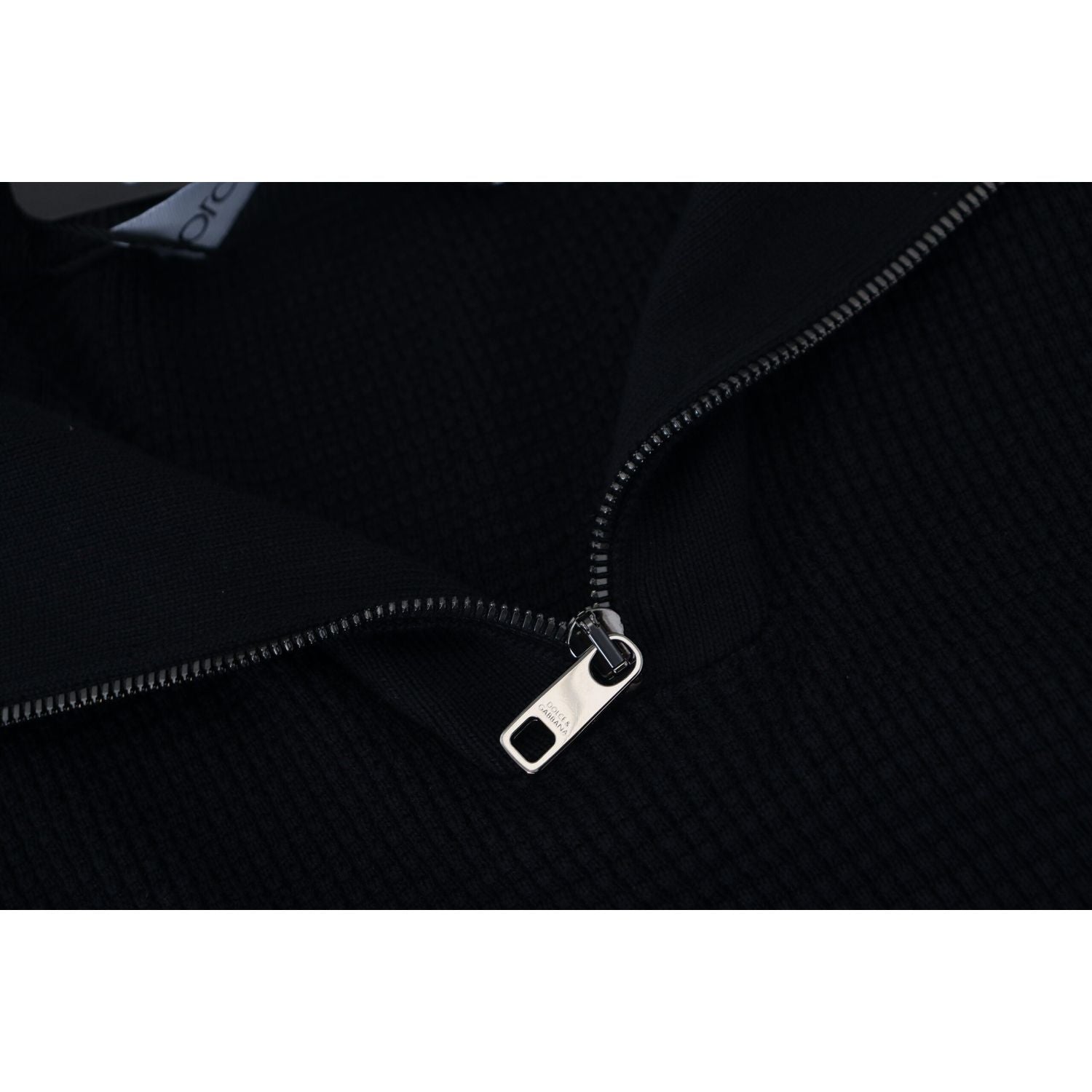 优雅的丝绸混纺黑色套头衫