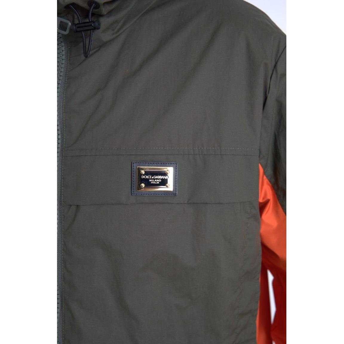 سترة دولتشي آند غابانا الأنيقة ذات القلنسوة والسحاب الكامل باللونين الأخضر والبرتقالي