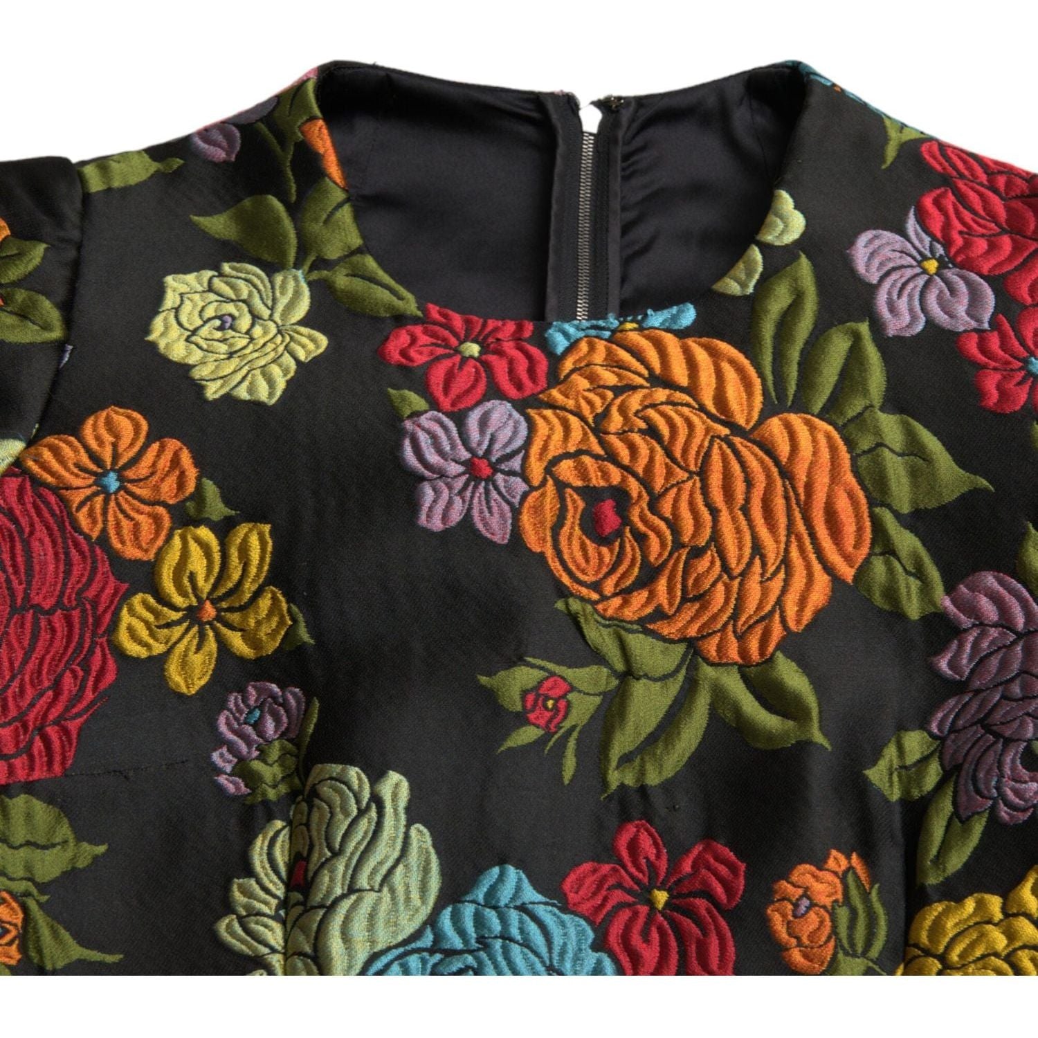 فستان دولتشي آند غابانا الأنيق ذو التصميم المزين بالزهور