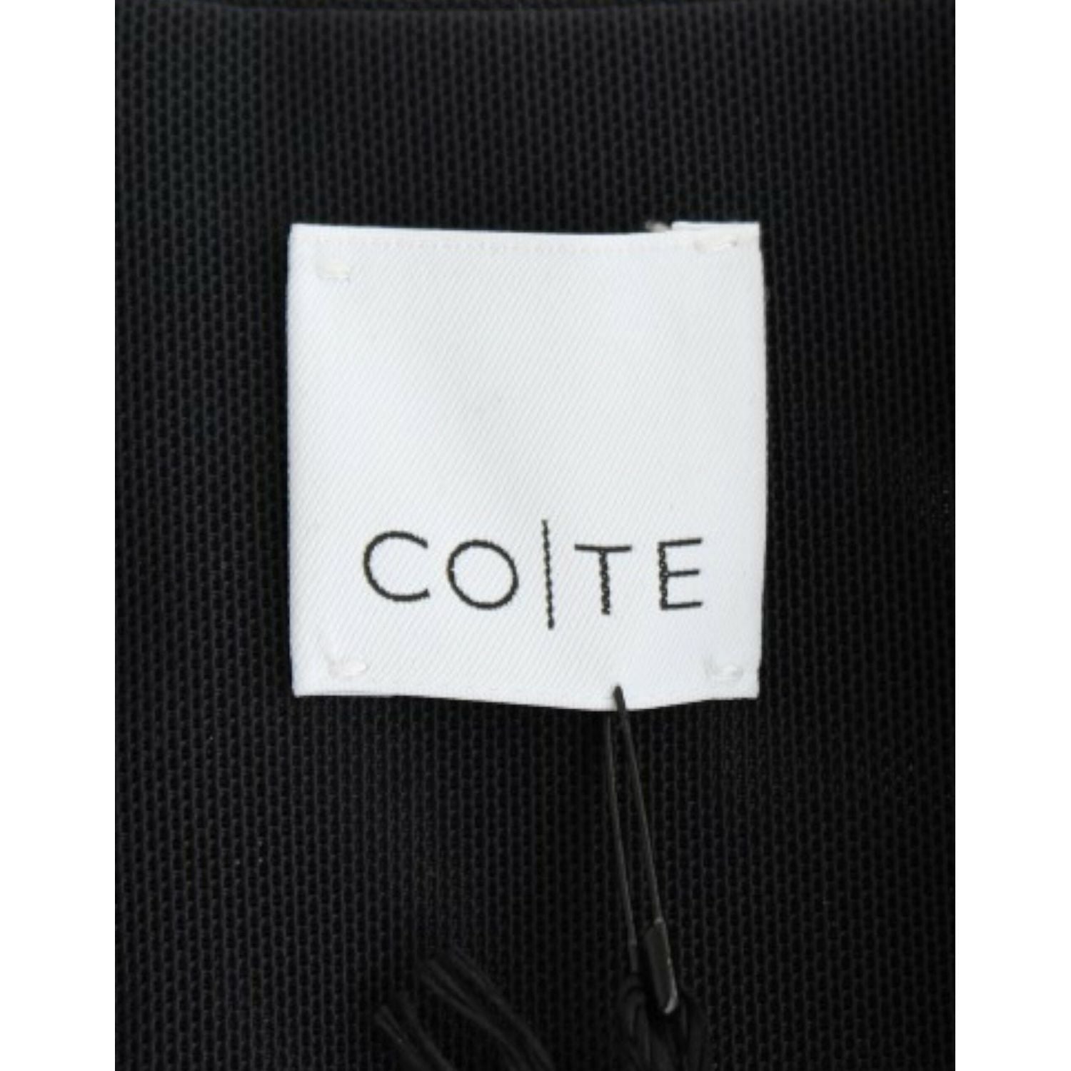 فستان فينوس أنيق باللون الأسود بأكمام قصيرة من CO|TE