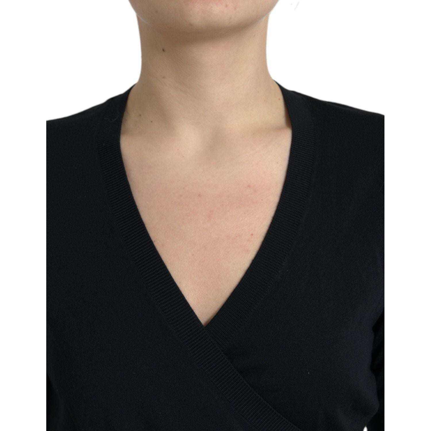 优雅黑色纯羊毛开衫