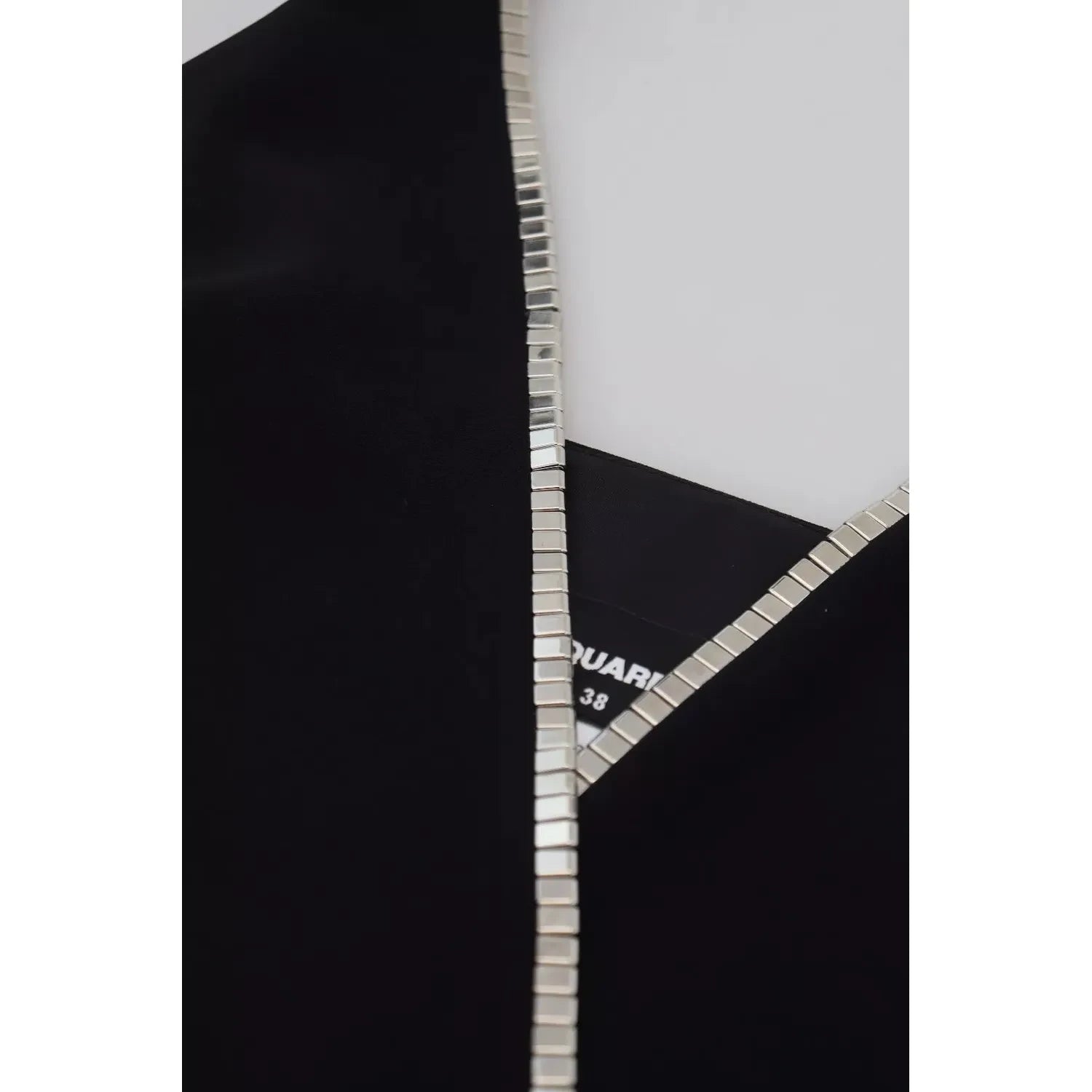 فستان جمبسوت أسود بدون أكمام بفتحة على شكل حرف V من Dsquared²