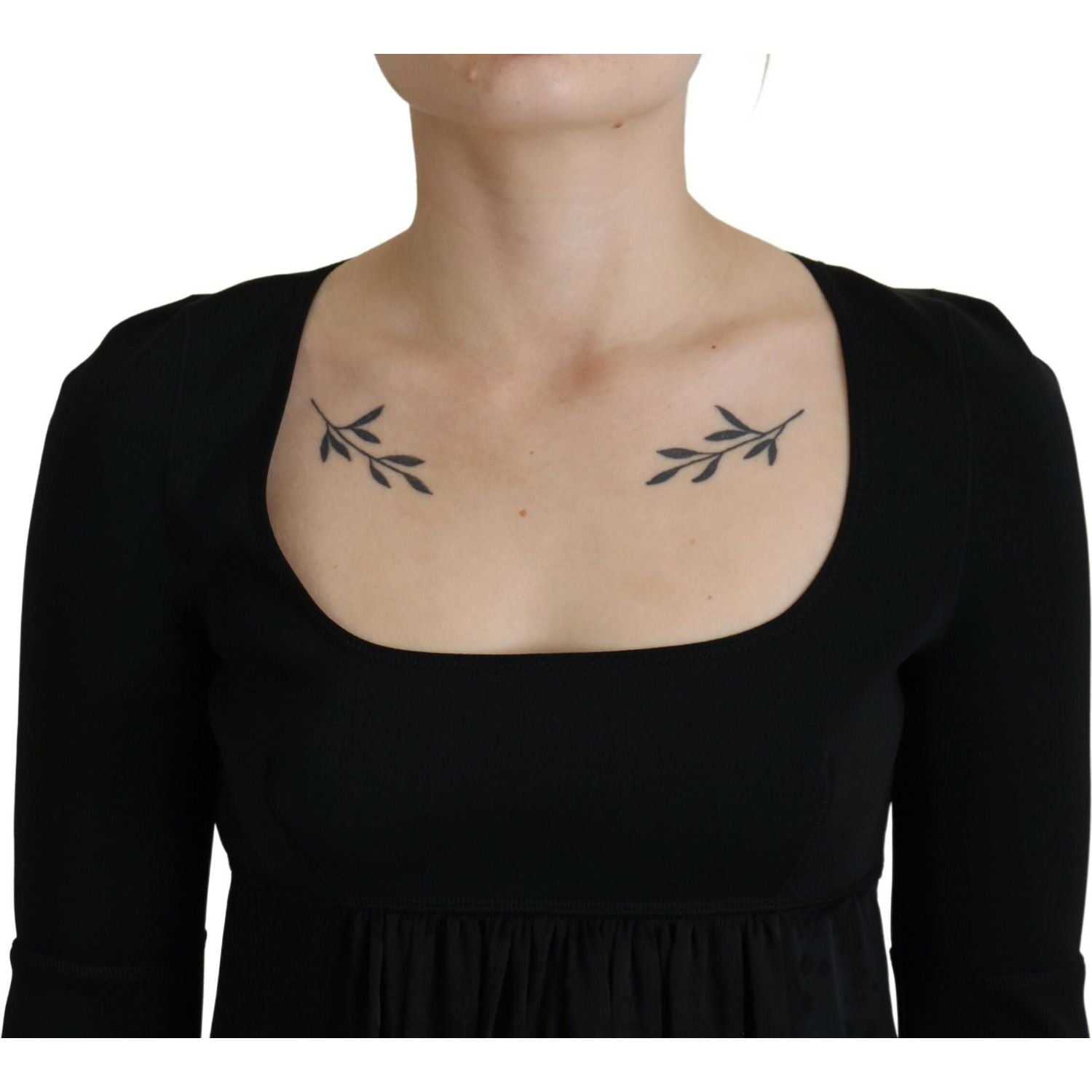 黑色醋酸纤维短袖 A 字型紧身连衣裙