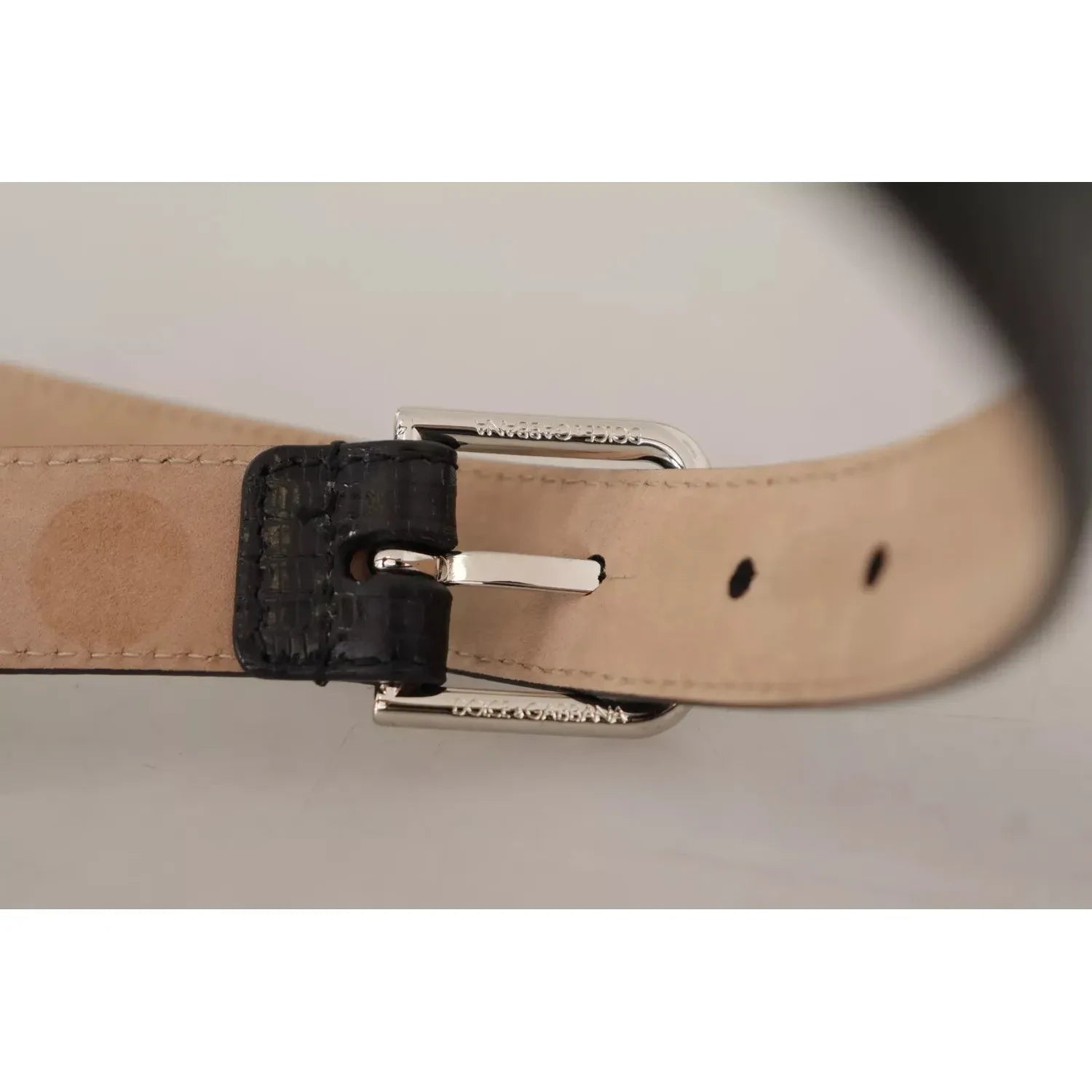 حزام دولتشي آند غابانا الكلاسيكي المصنوع من الجلد الأسود بمشبك معدني فضي