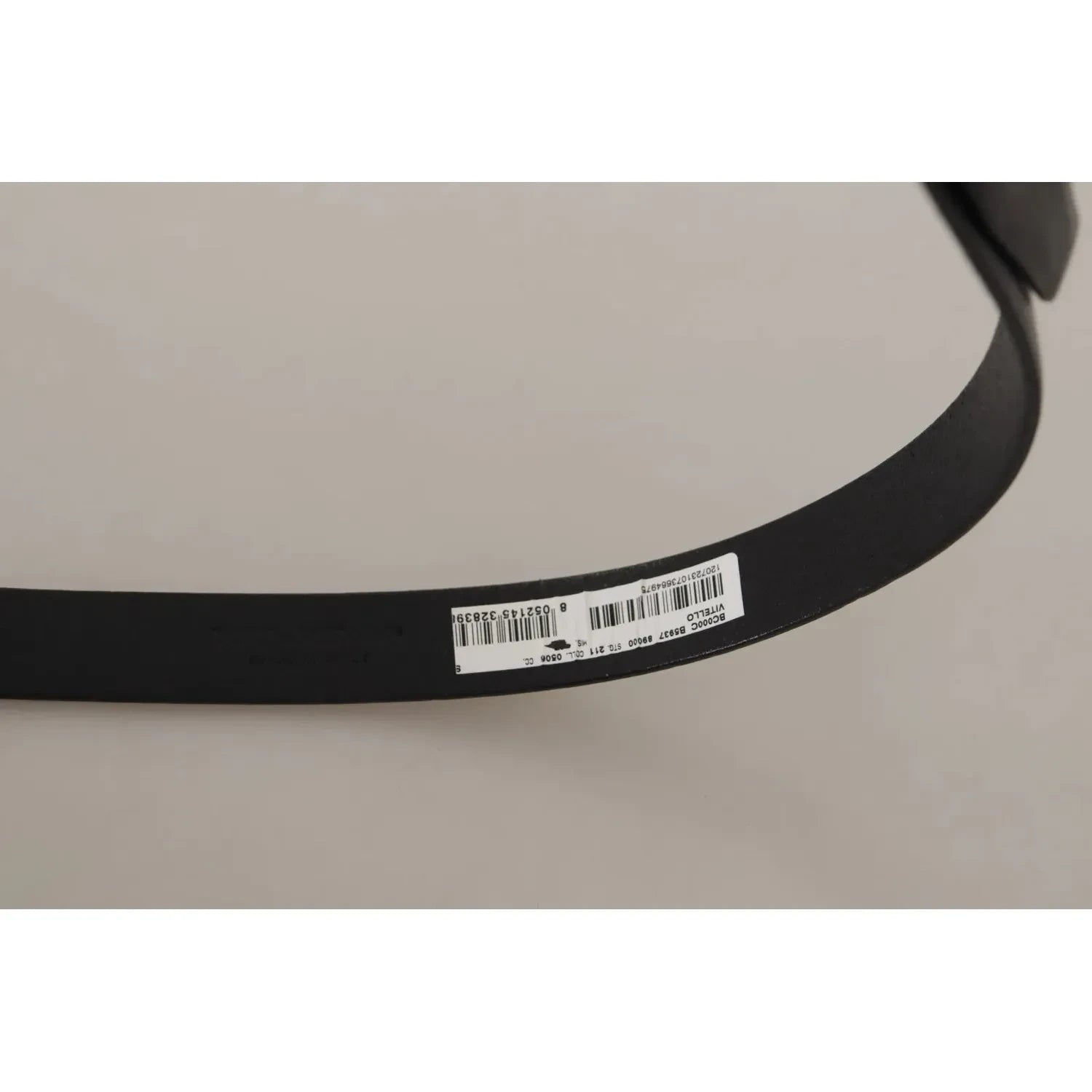 حزام دولتشي آند غابانا الكلاسيكي المصنوع من الجلد الأسود مع مشبك معدني باللون الفضي