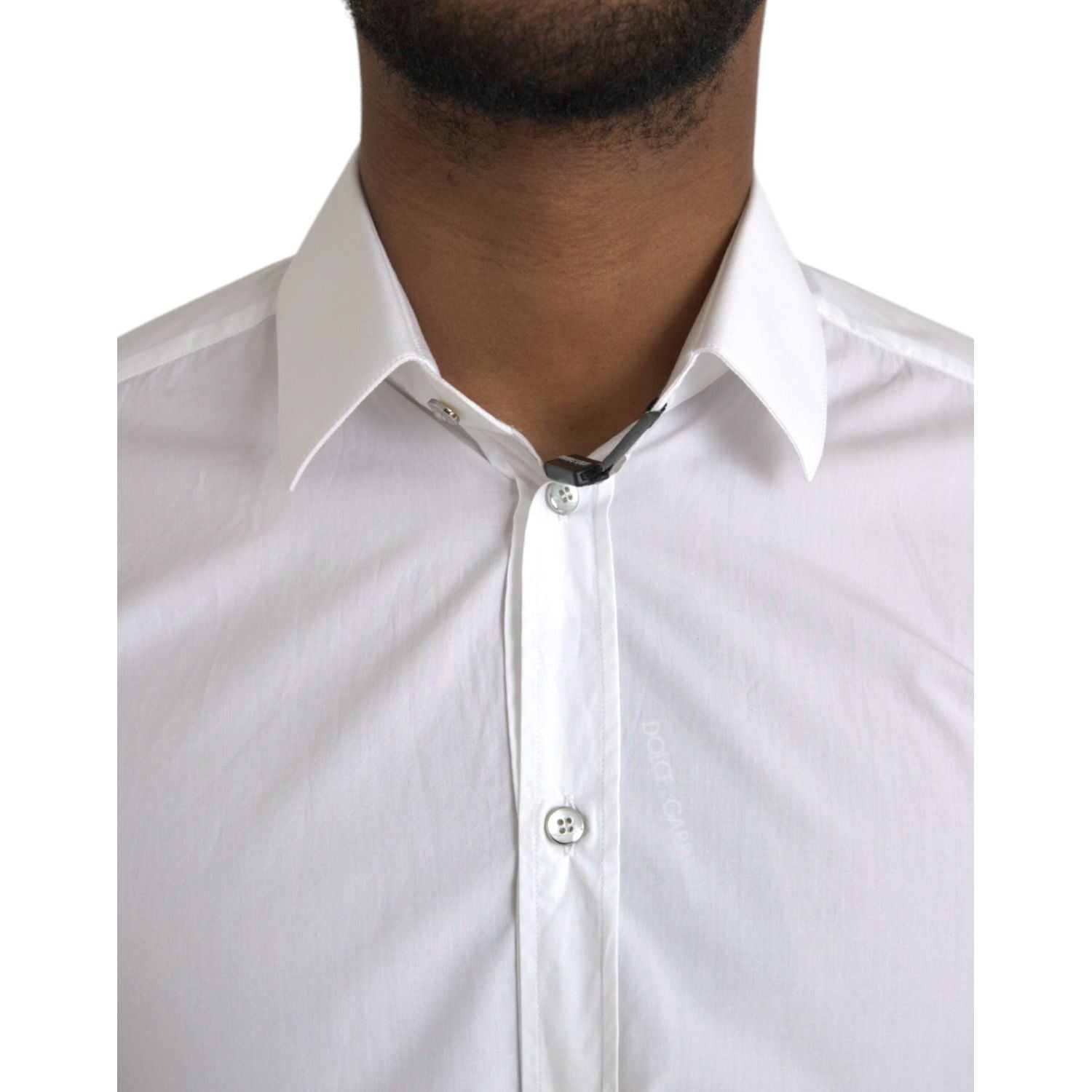 فستان دولتشي آند غابانا من القطن الأبيض بأكمام طويلة وقميص مارتيني