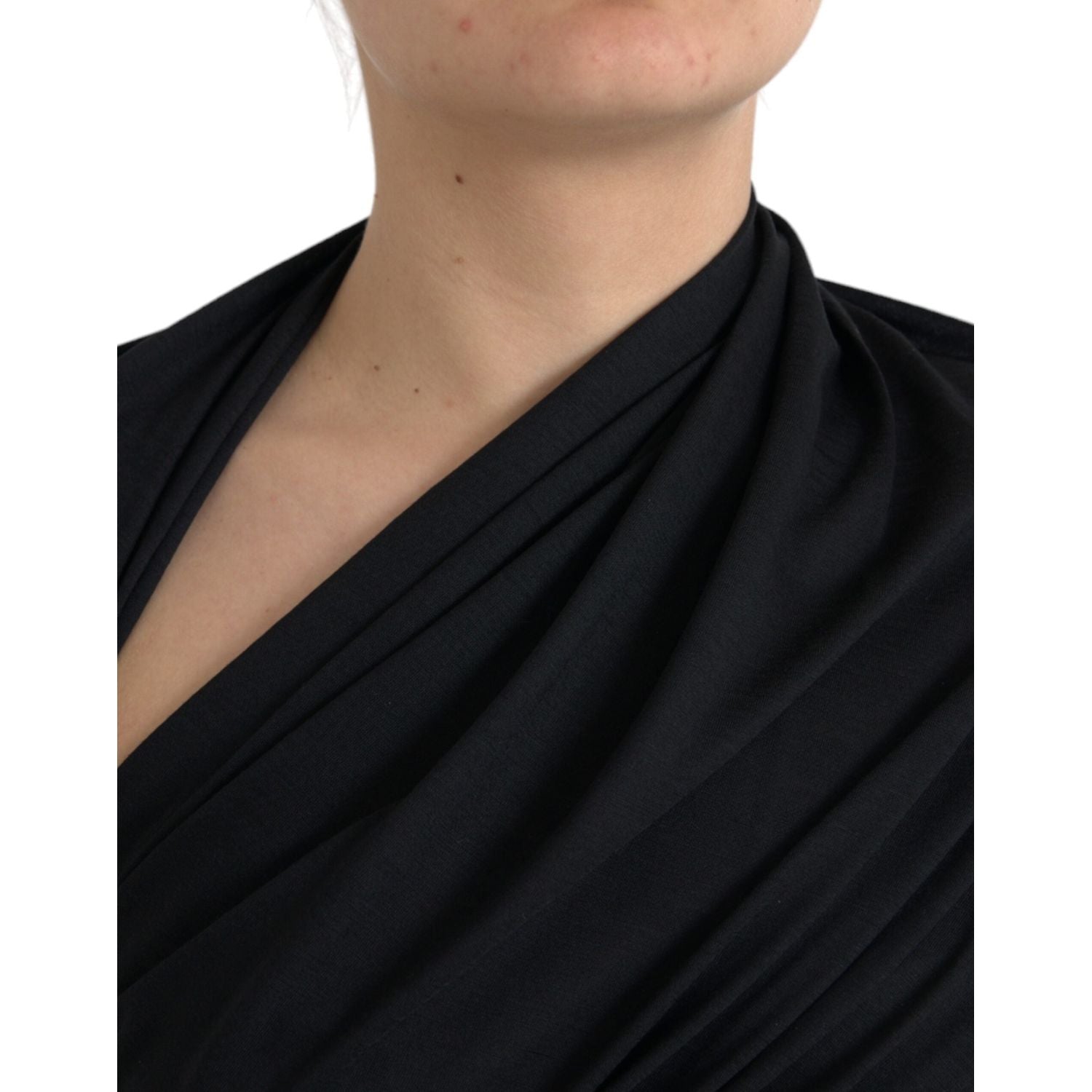 بلوزة دولتشي آند غابانا سوداء من الصوف بفتحات غير متماثلة وأكمام طويلة