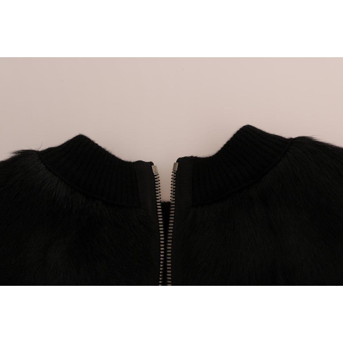 سترة من الفرو الأسود مزينة بنقشة الزهور من دولتشي آند غابانا