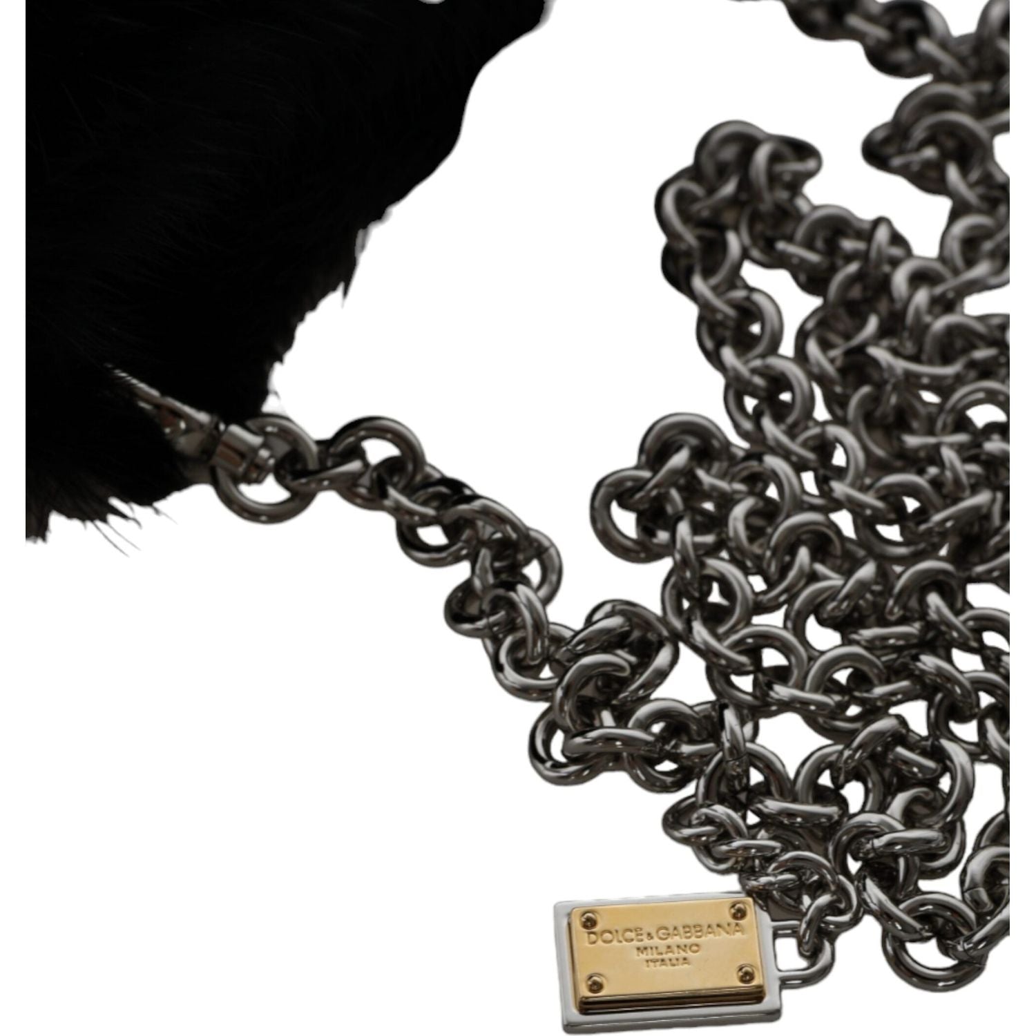 حقيبة دولتشي آند غابانا سوداء من الفرو الصناعي مع سلسلة فضية