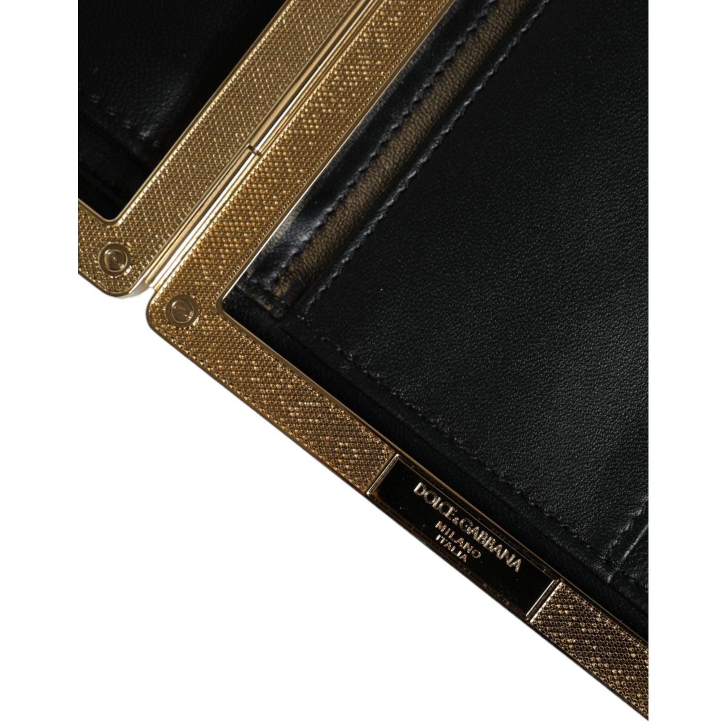 حقيبة كلاتش للحفلات المسائية من دولتشي آند غابانا مصنوعة من الجلد الأبيض بإطار ذهبي