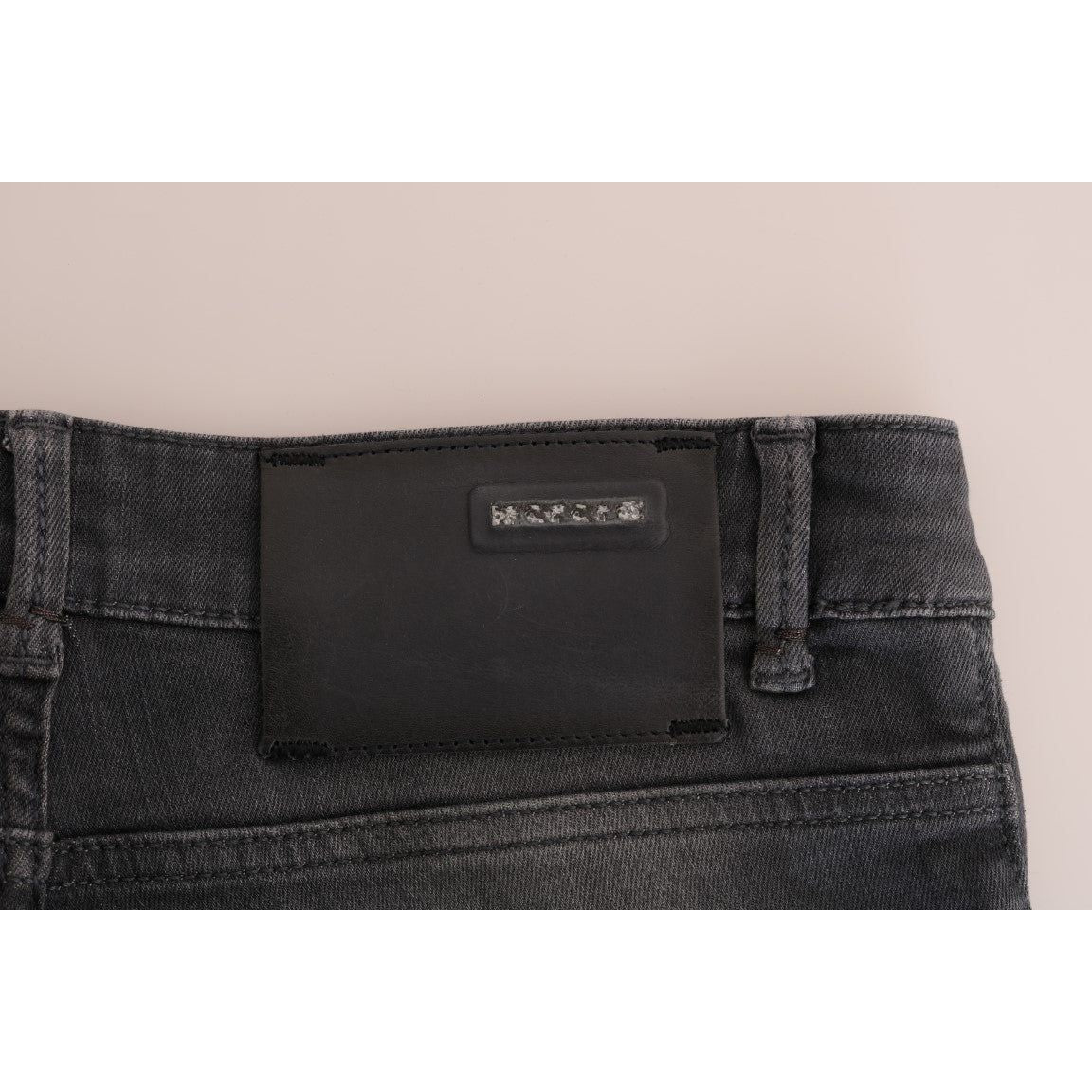 بنطلون جينز رمادي أنيق وذو قصة ضيقة من Acht Sleek