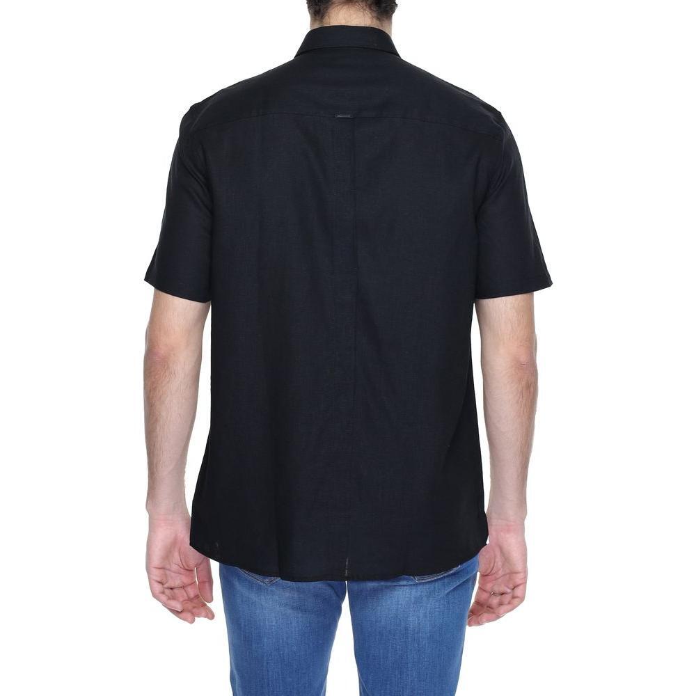 Front view with bag zipped and handles upright.