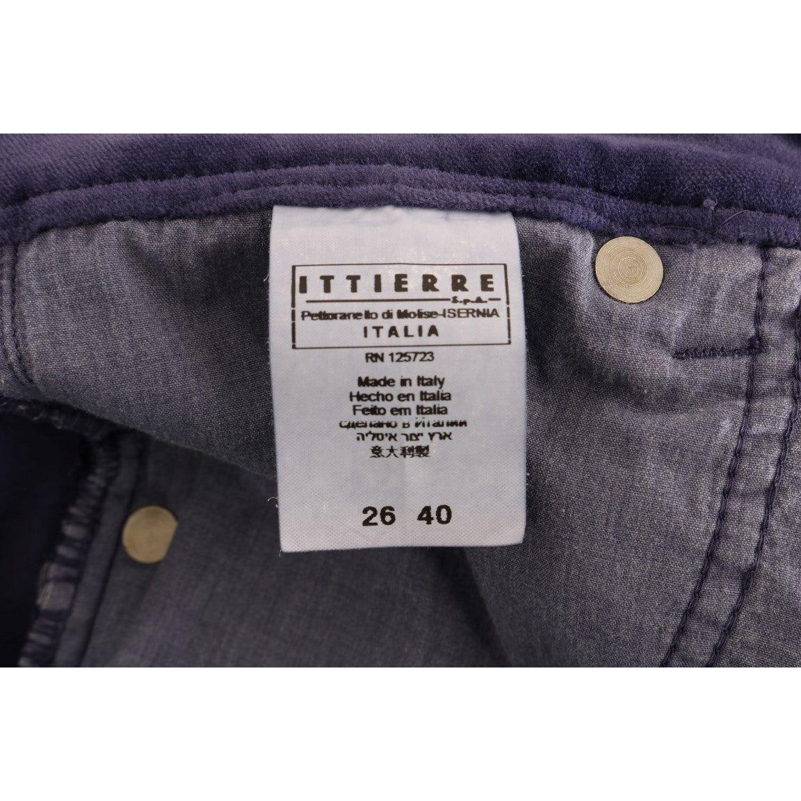 别致的紫色灯芯绒喇叭裤