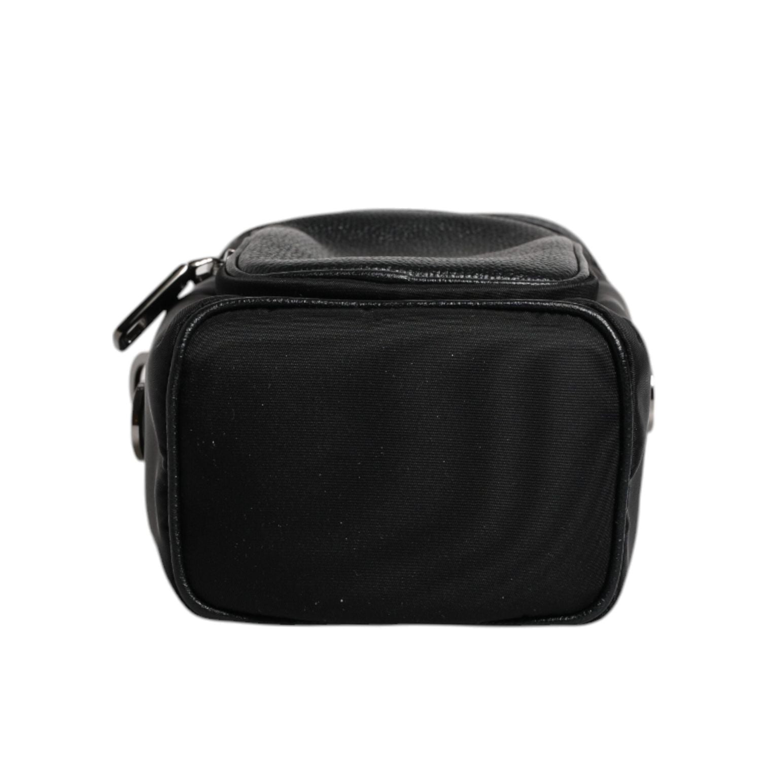 Front view with bag zipped and handles upright.