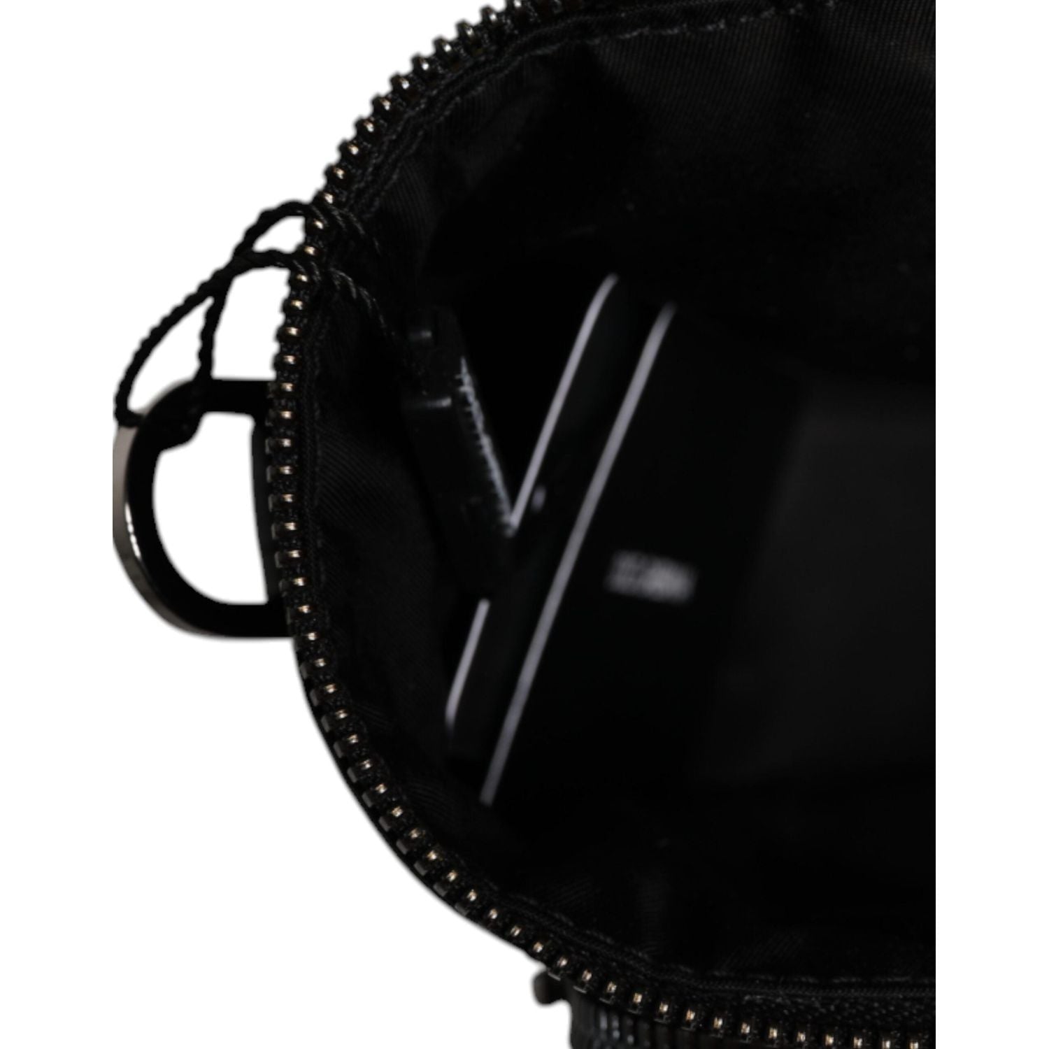 Front view with bag zipped and handles upright.