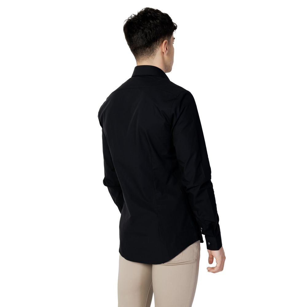 Front view with bag zipped and handles upright.