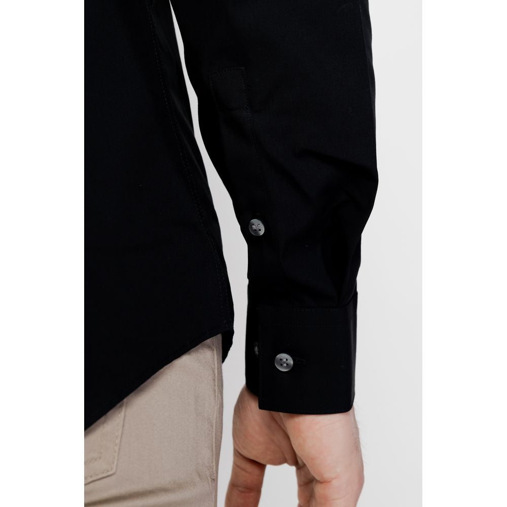 Front view with bag zipped and handles upright.