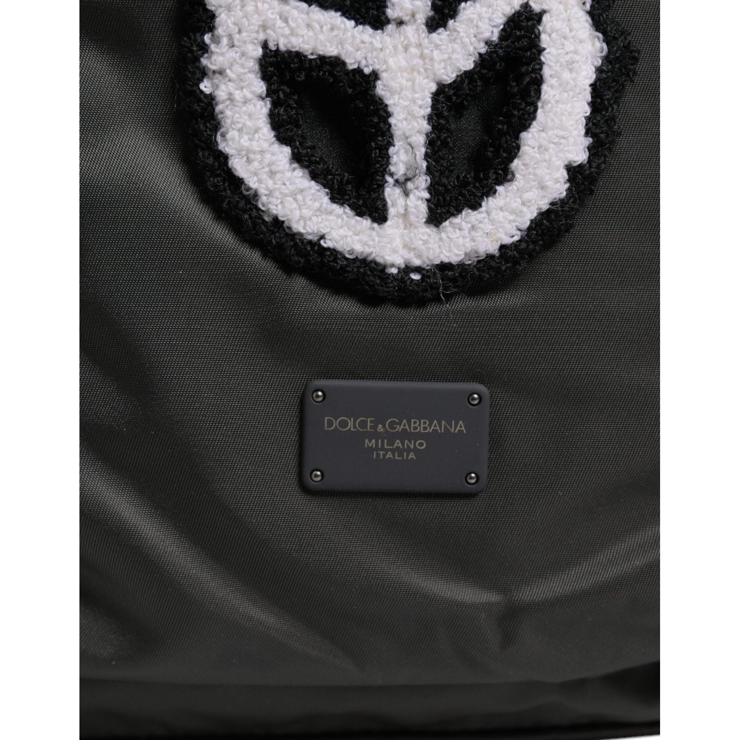 Front view with bag zipped and handles upright.