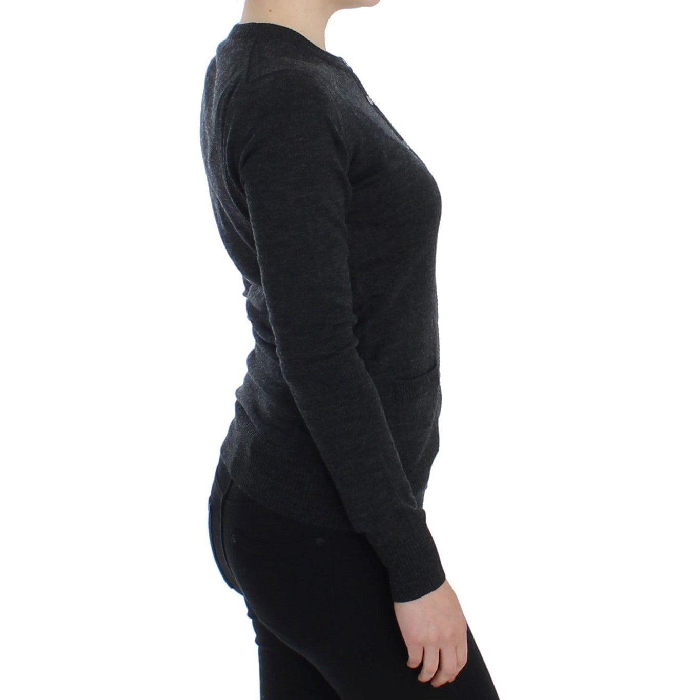 优雅灰色羊毛开衫