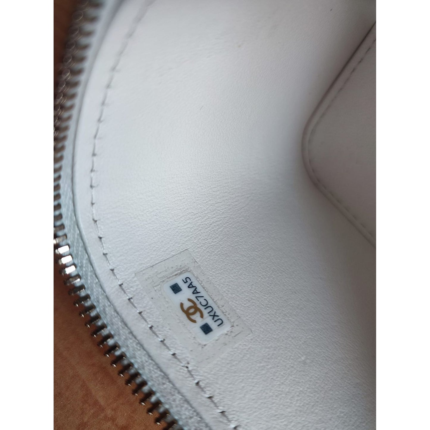 Chanel White Matelasse Lambskin Gold Chain Shoulder Vanity Mirror