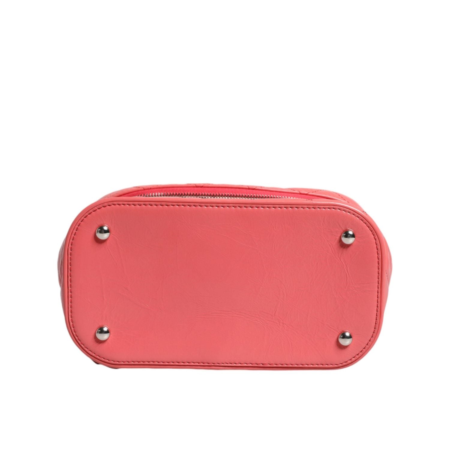 Front view with bag zipped and handles upright.