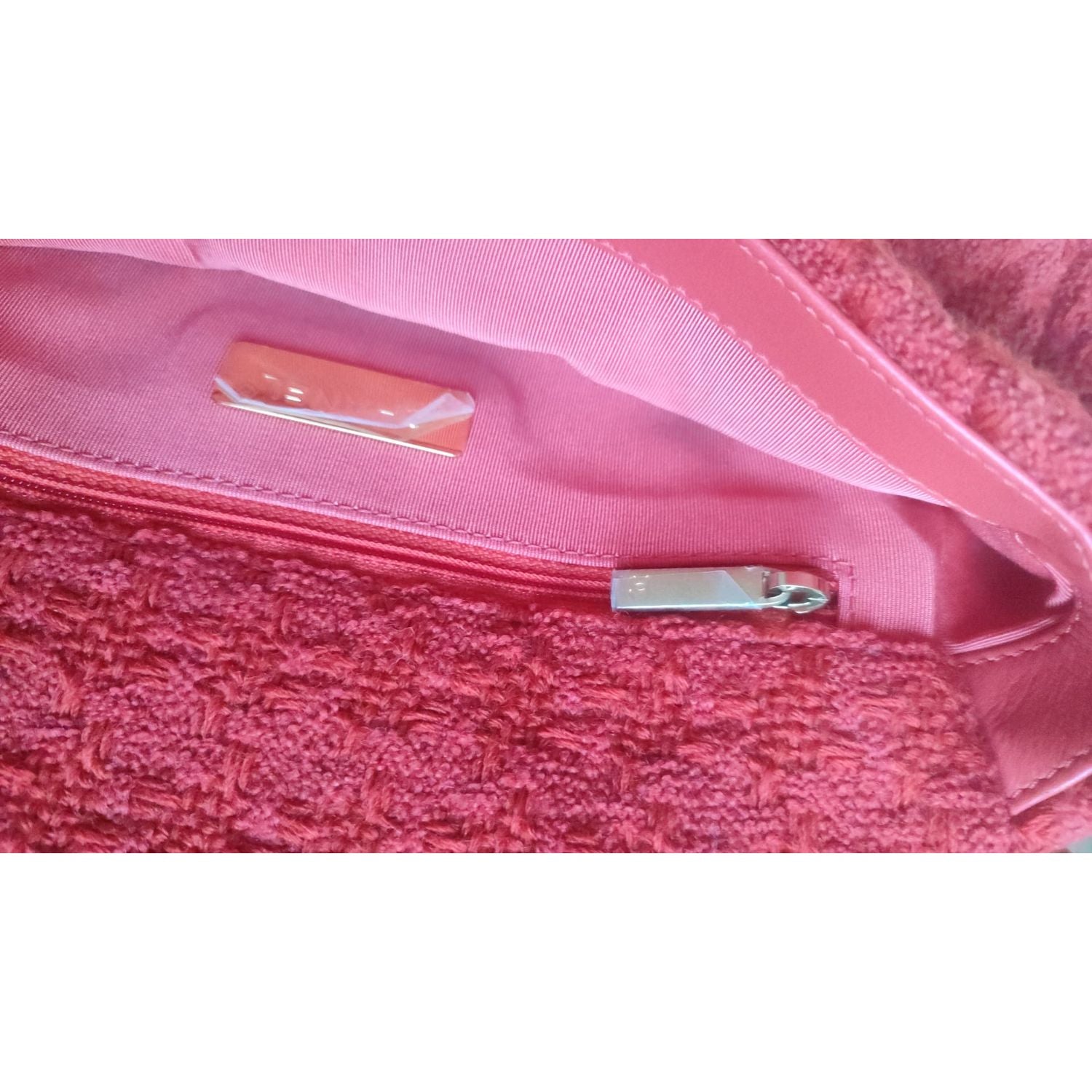 Front view with bag zipped and handles upright.