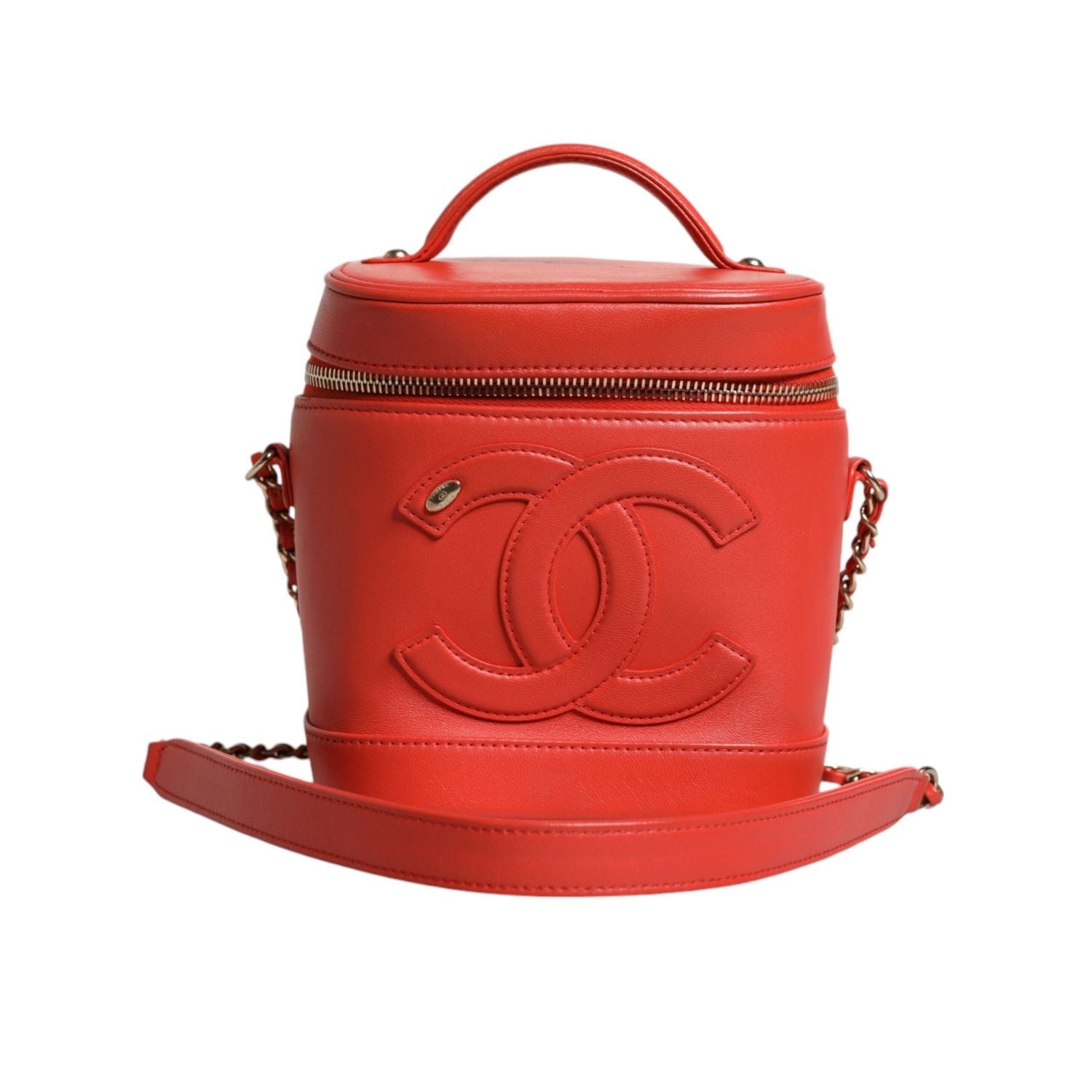 Front view with bag zipped and handles upright.