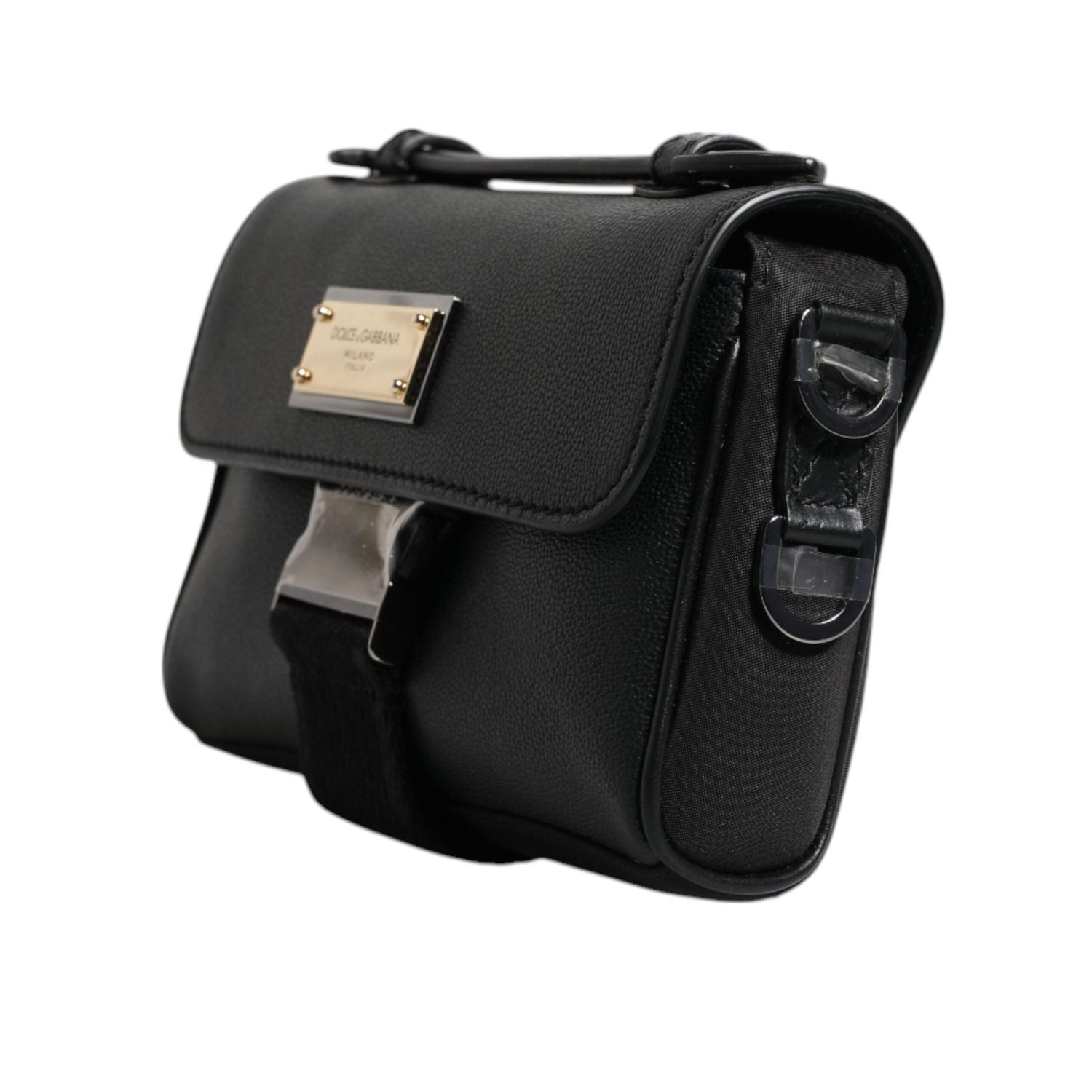 Front view with bag zipped and handles upright.