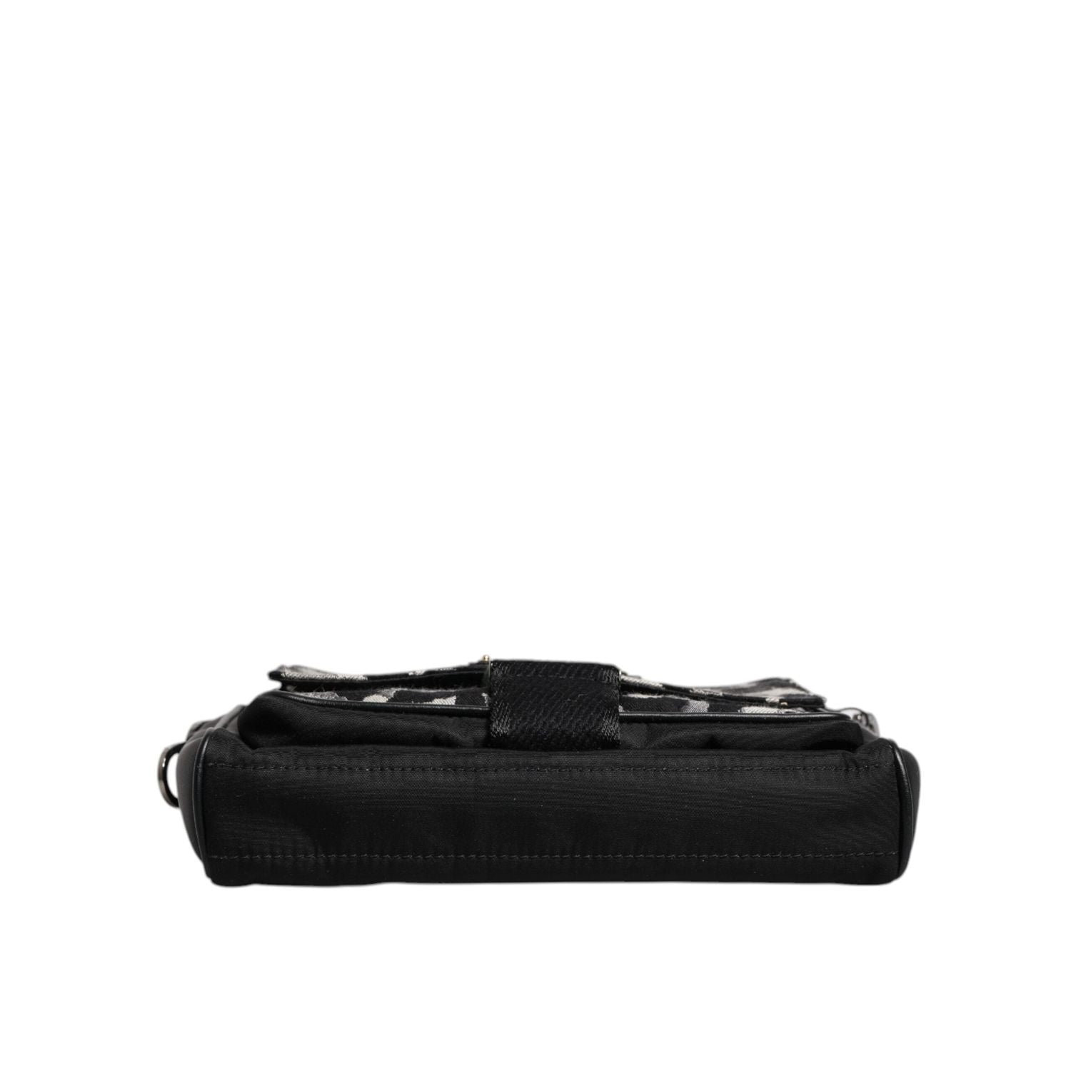 Front view with bag zipped and handles upright.