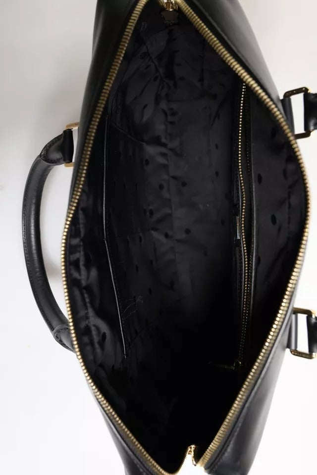 Front view with bag zipped and handles upright.