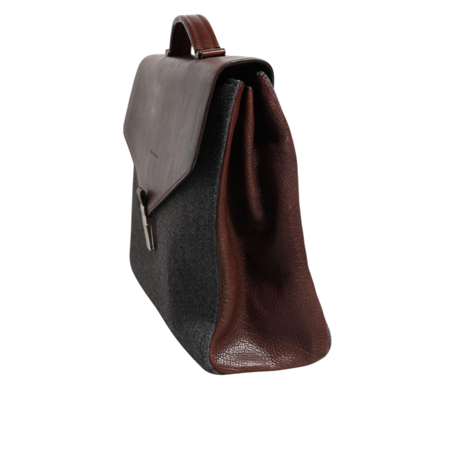 Front view with bag zipped and handles upright.
