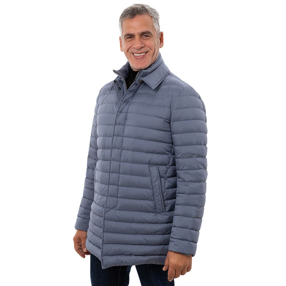 Front view with bag zipped and handles upright.