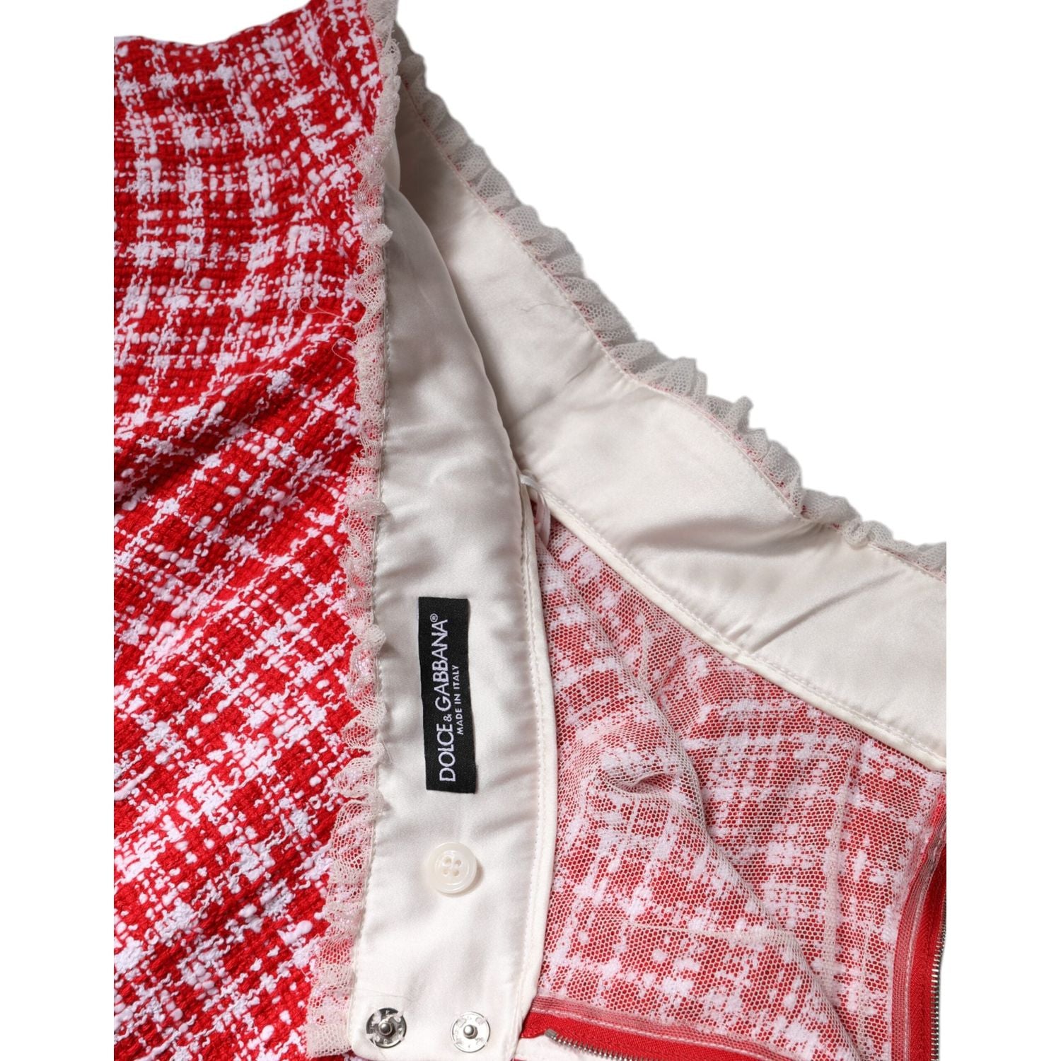 Front view with bag zipped and handles upright.