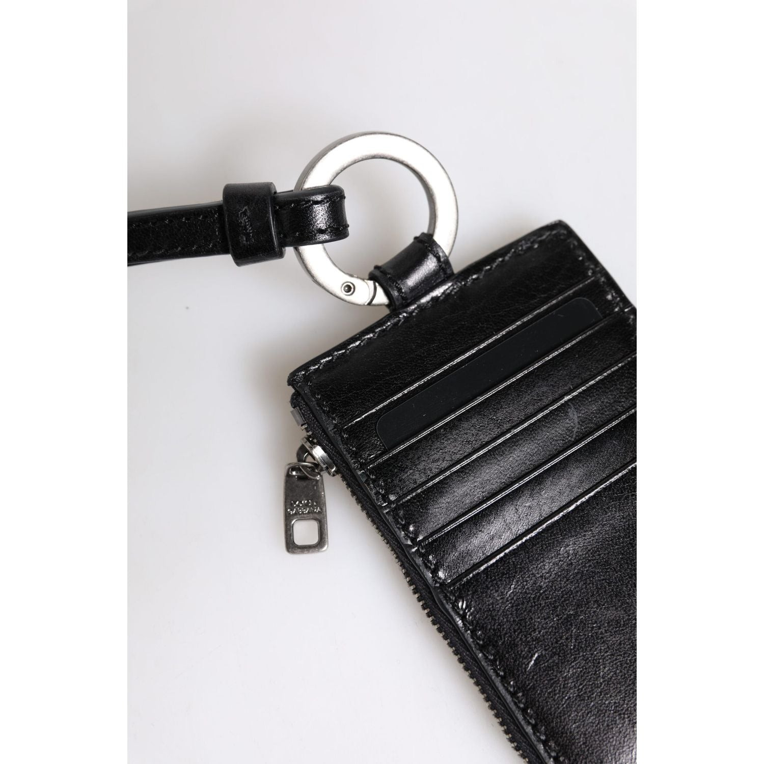 Front view with bag zipped and handles upright.