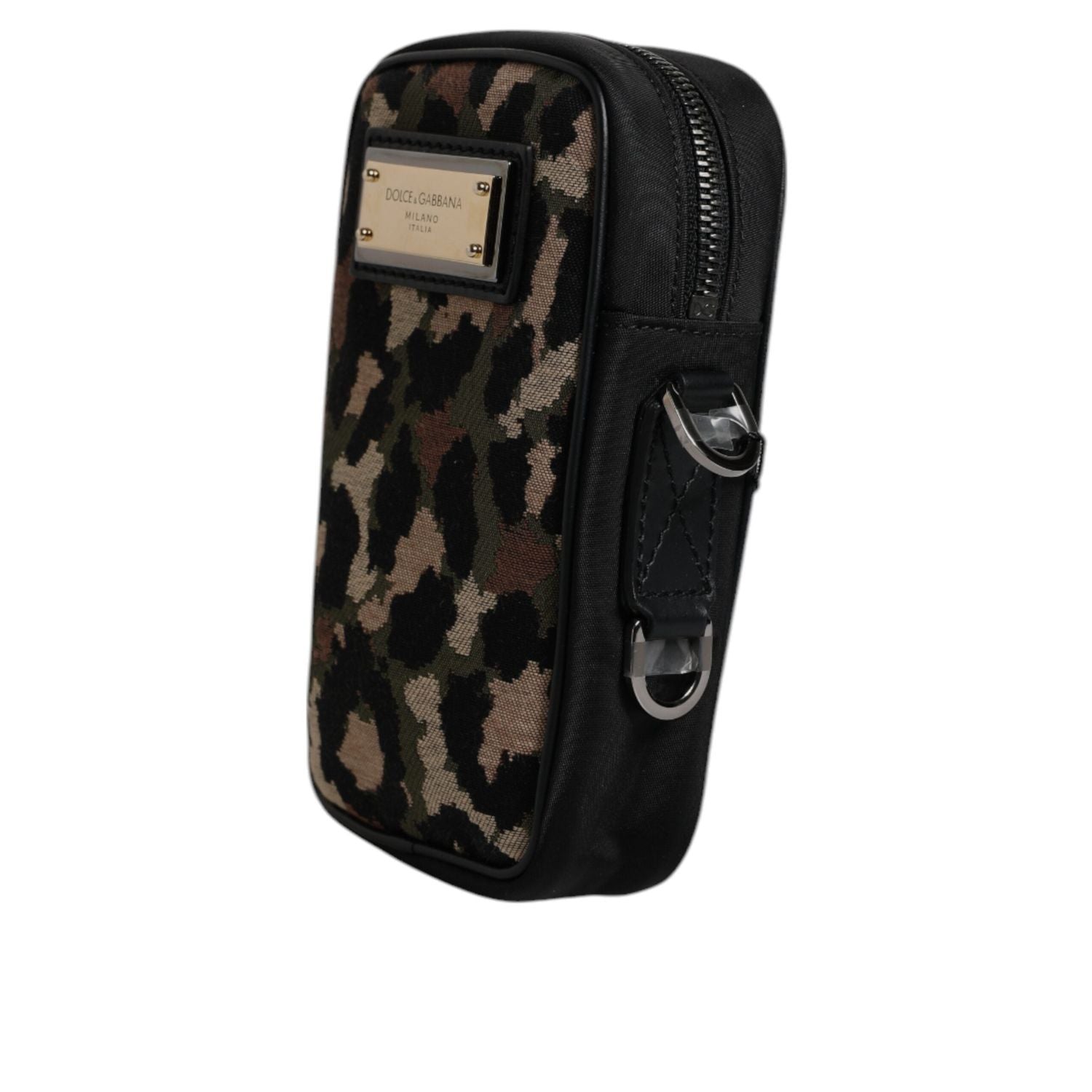 Front view with bag zipped and handles upright.