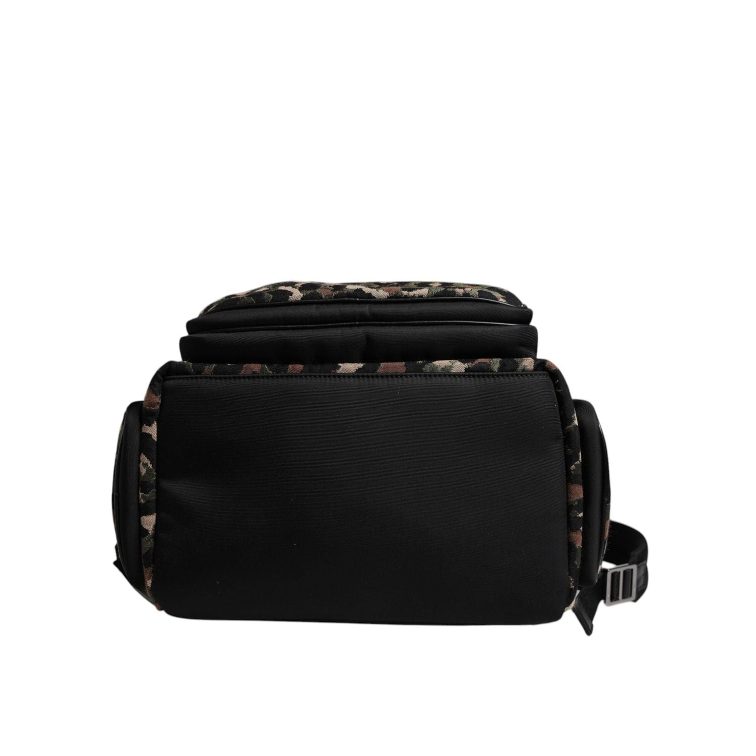 Front view with bag zipped and handles upright.